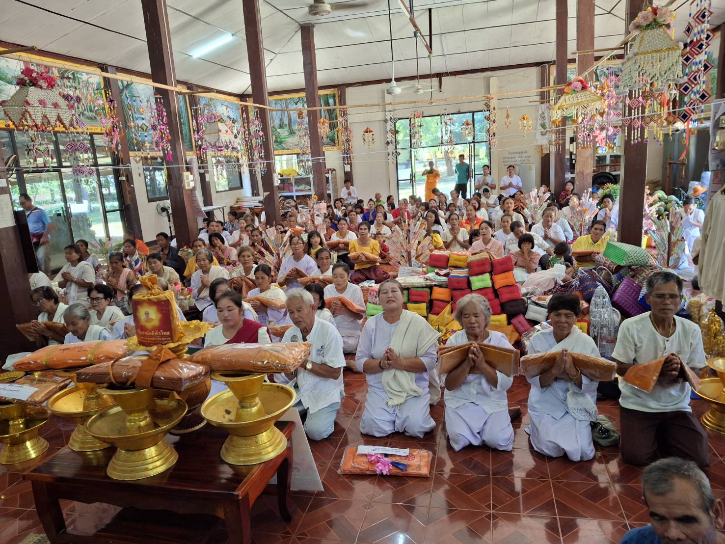 ภาพร่วมพิธีกรรมวัดคำกลาง