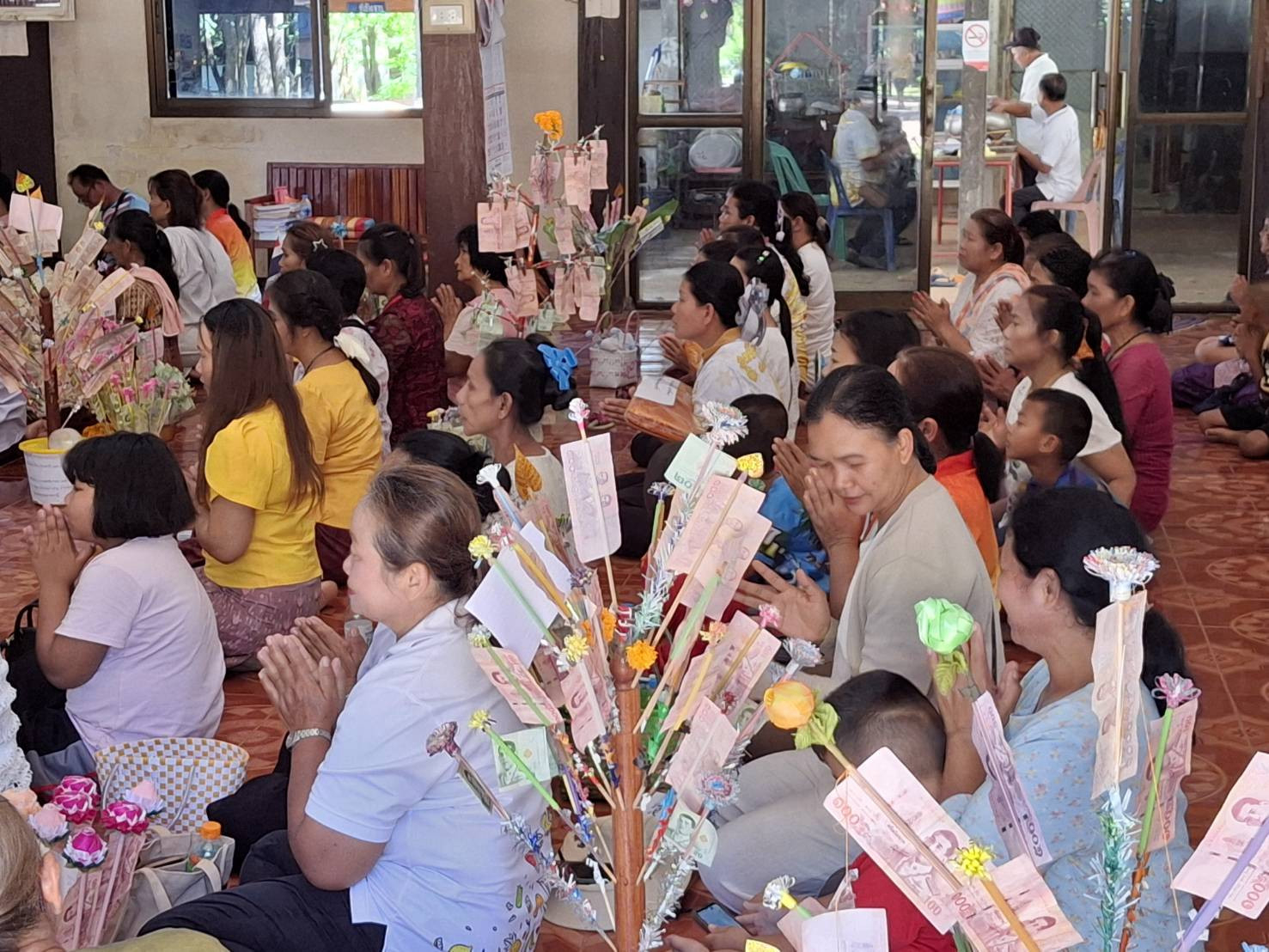 ภาพร่วมพิธีกรรมวัดคำกลาง