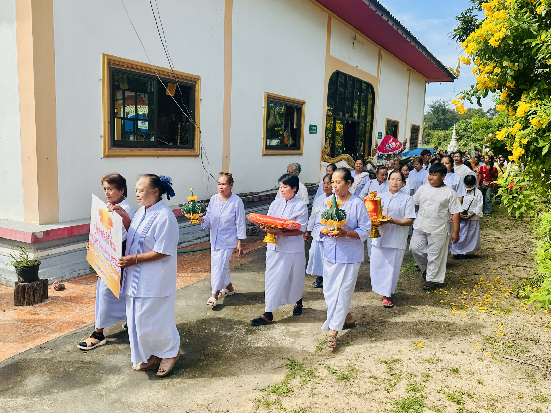 ภาพร่วมขบวนกฐินวัดทุ่งนาใน