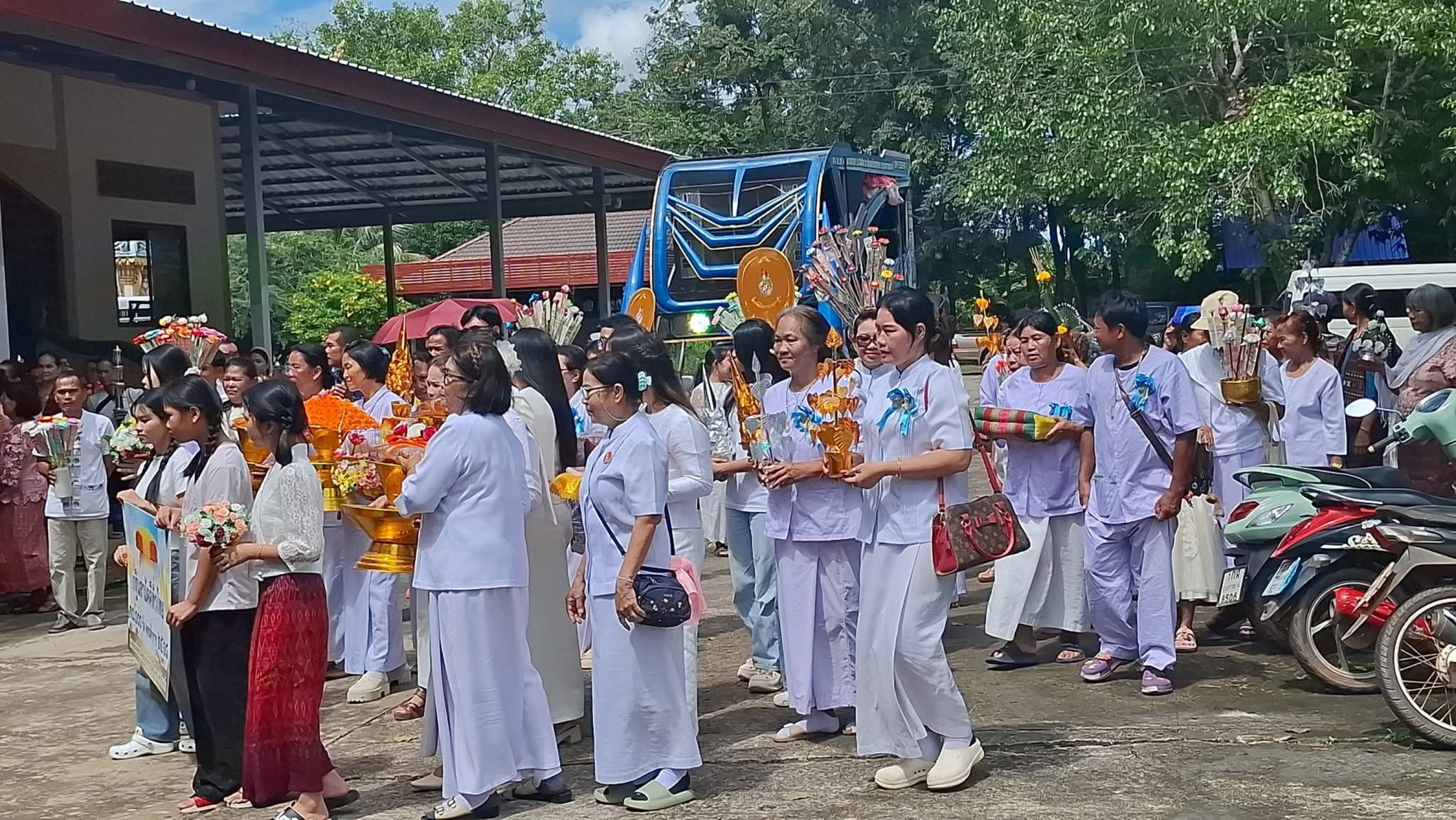 ภาพร่วมขบวนกฐินที่พักสงฆ์ภูหินค่าย
