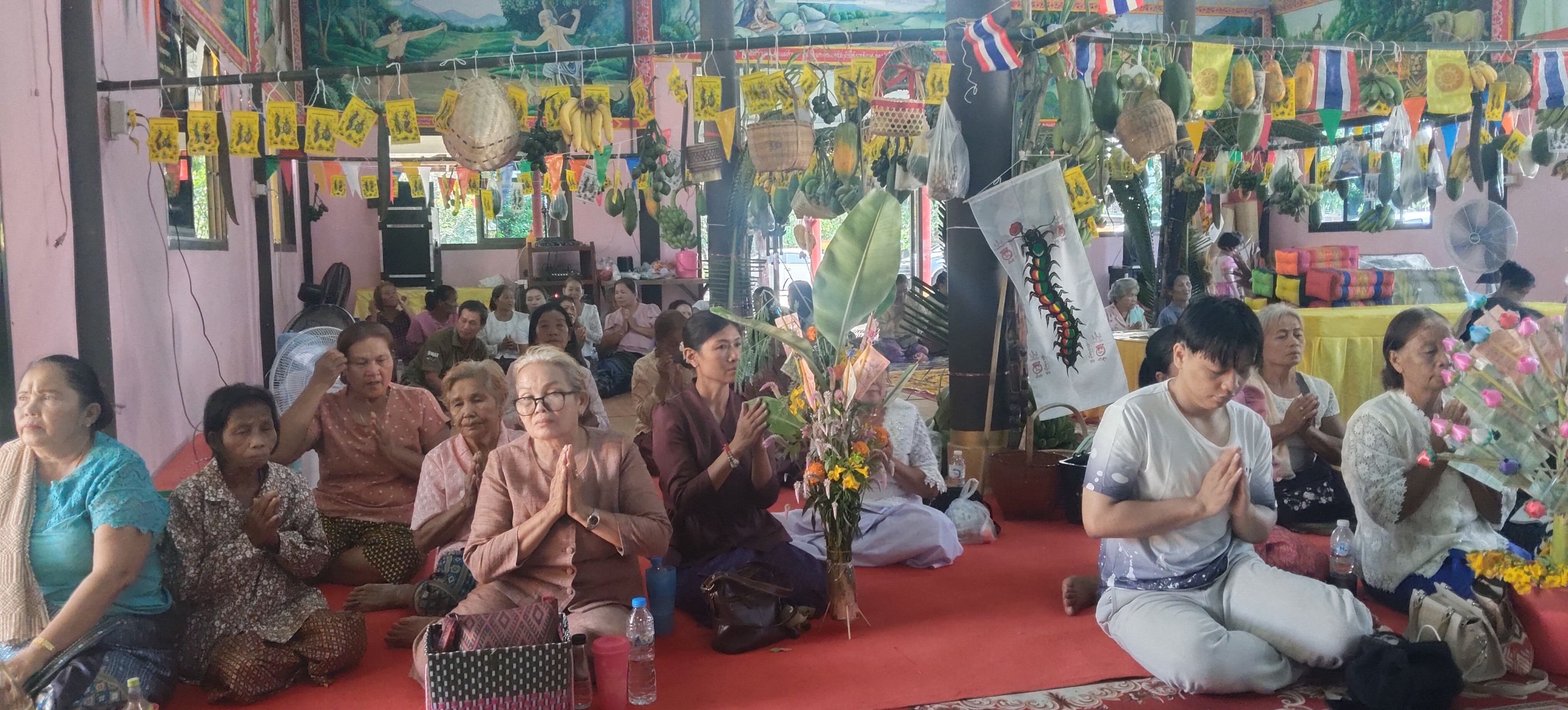 ภาพร่วมพิธีกรรมที่พักสงฆ์ภูหินค่าย