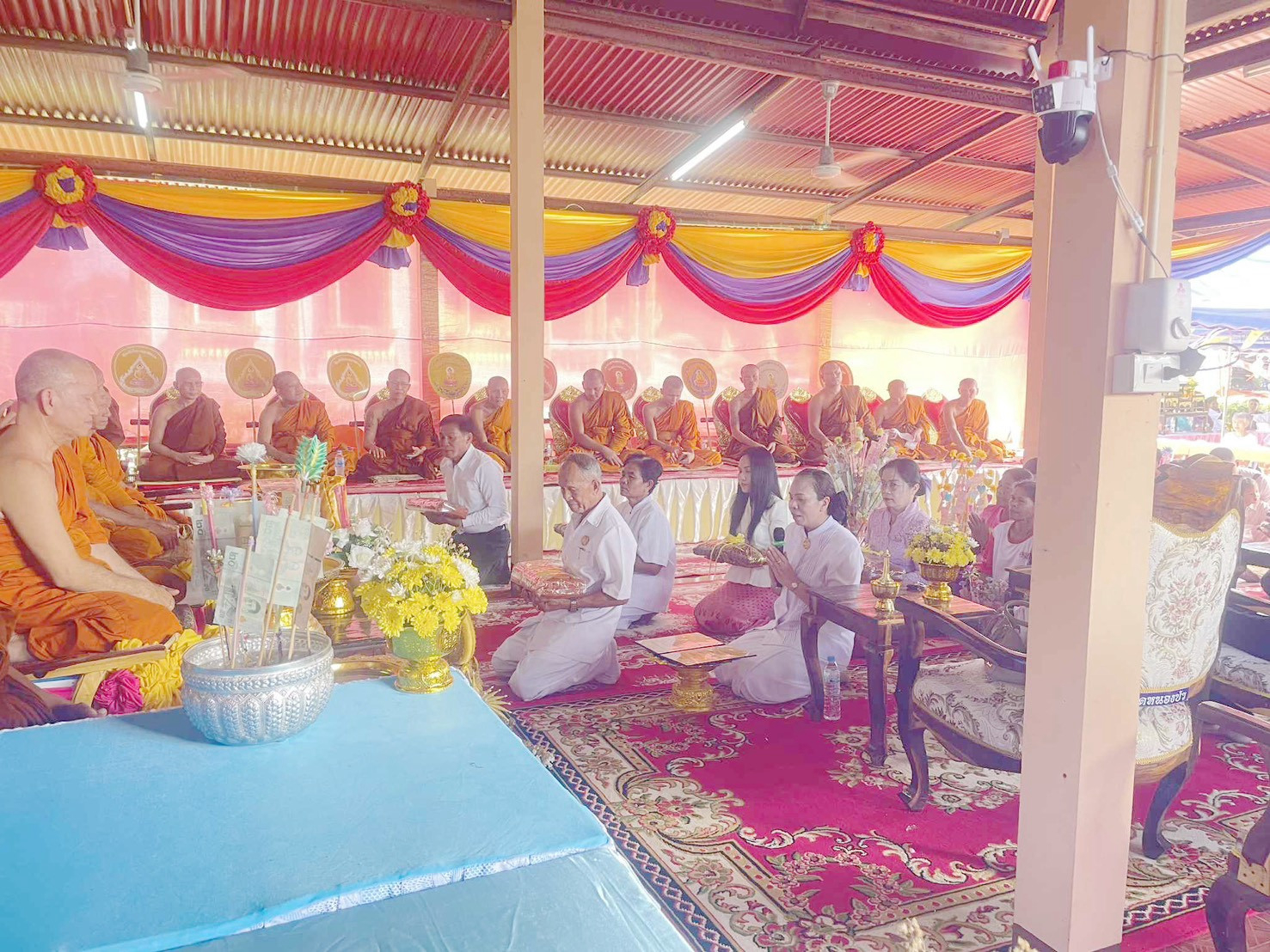 ภาพร่วมพิธีกรรมวัดตาแหลว