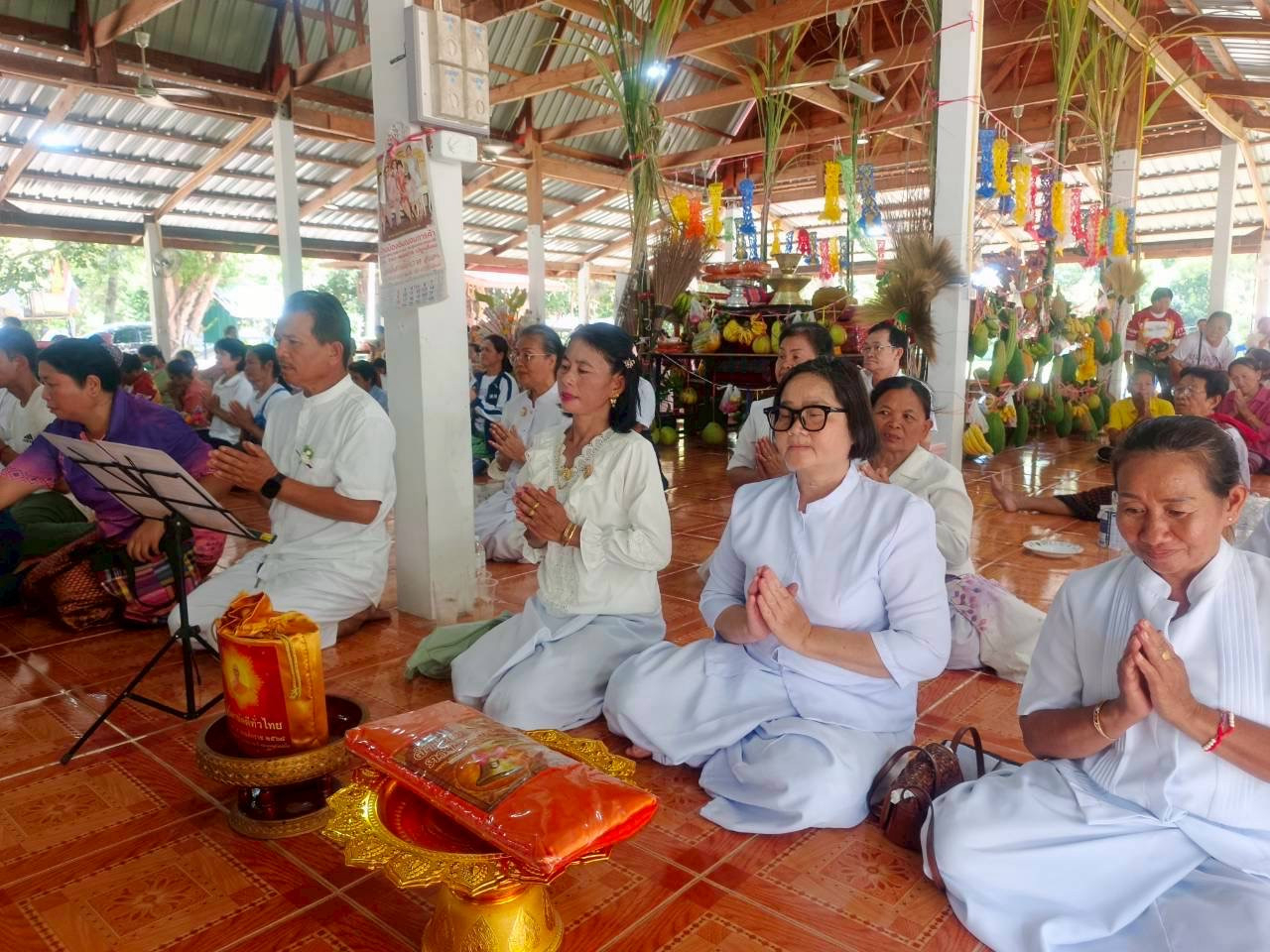 ภาพร่วมพิธีกรรมวัดโนนน้อย