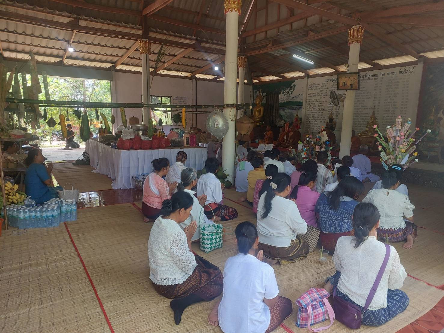 ภาพร่วมพิธีกรรมที่พักสงฆ์ภูหัวแฮด