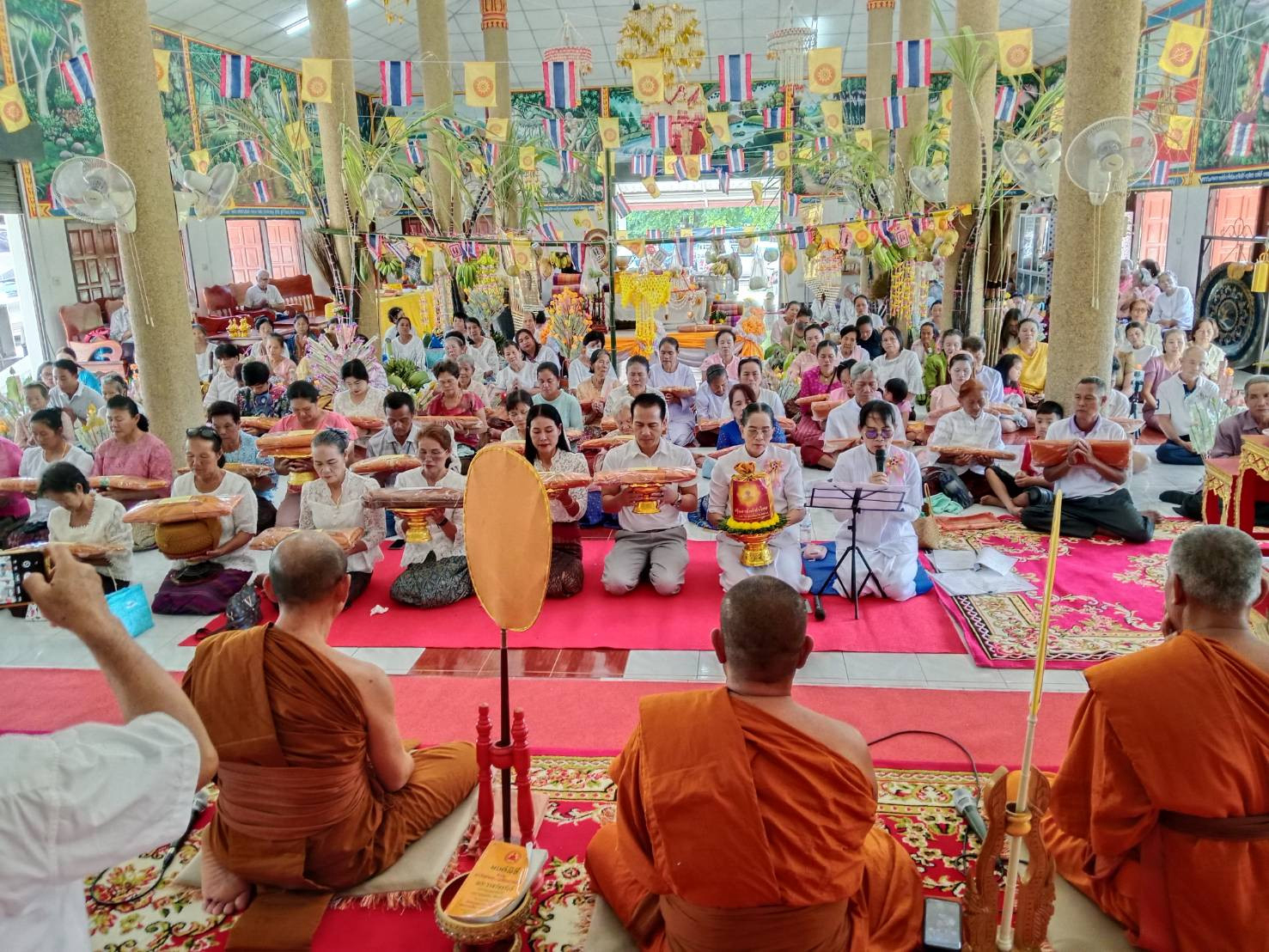 ภาพร่วมพิธีกรรมวัดบ้านดอนกลาง