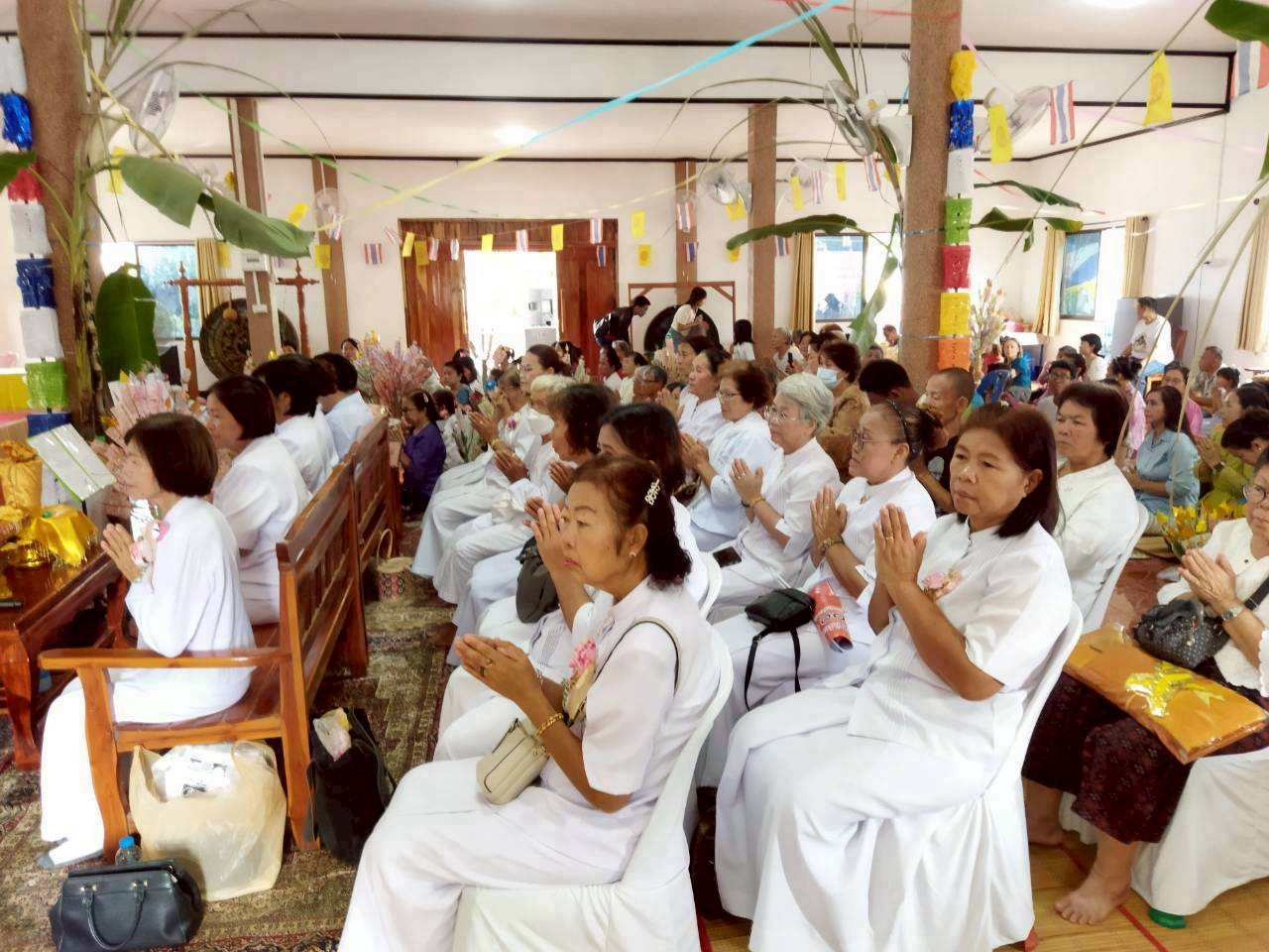 ภาพร่วมพิธีกรรมที่พักสงฆ์บ้านทุ่งนาเรา