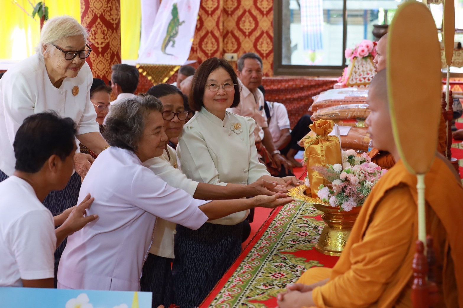 ภาพร่วมพิธีกรรมวัดโนนอุดมสมบูรณ์