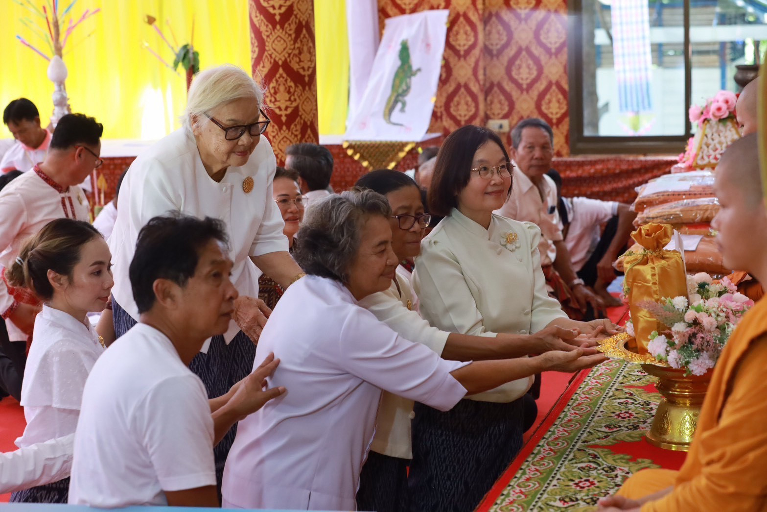 ภาพร่วมพิธีกรรมวัดโนนอุดมสมบูรณ์