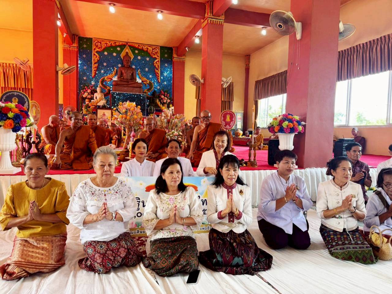 ภาพร่วมพิธีกรรมวัดป่าศรีนาคาราม