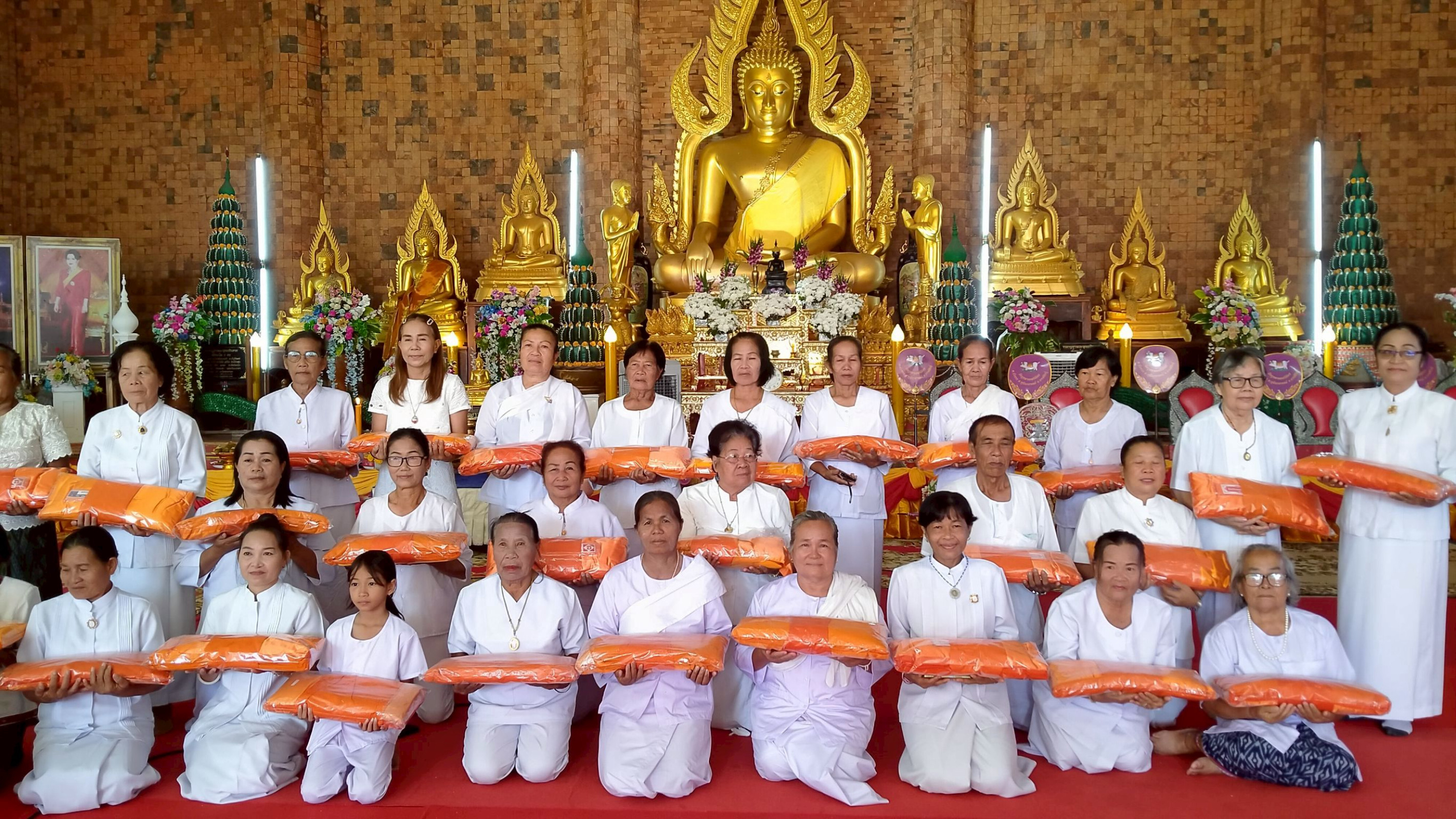 ภาพร่วมพิธีกรรมวัดบูรพาเทพนิมิต