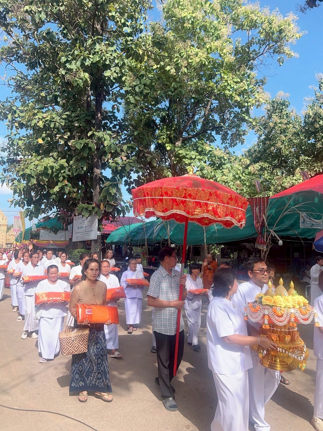 ภาพร่วมพิธีกรรมวัดบูรพาเทพนิมิต