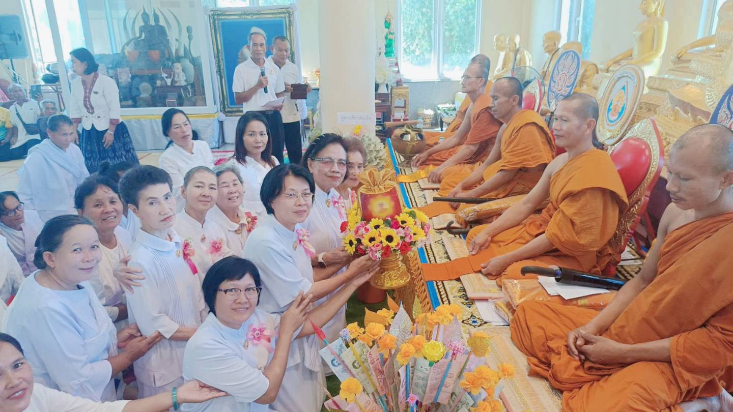 ภาพการถวายปัจจัยวัดวงศ์สว่างธิวราราม