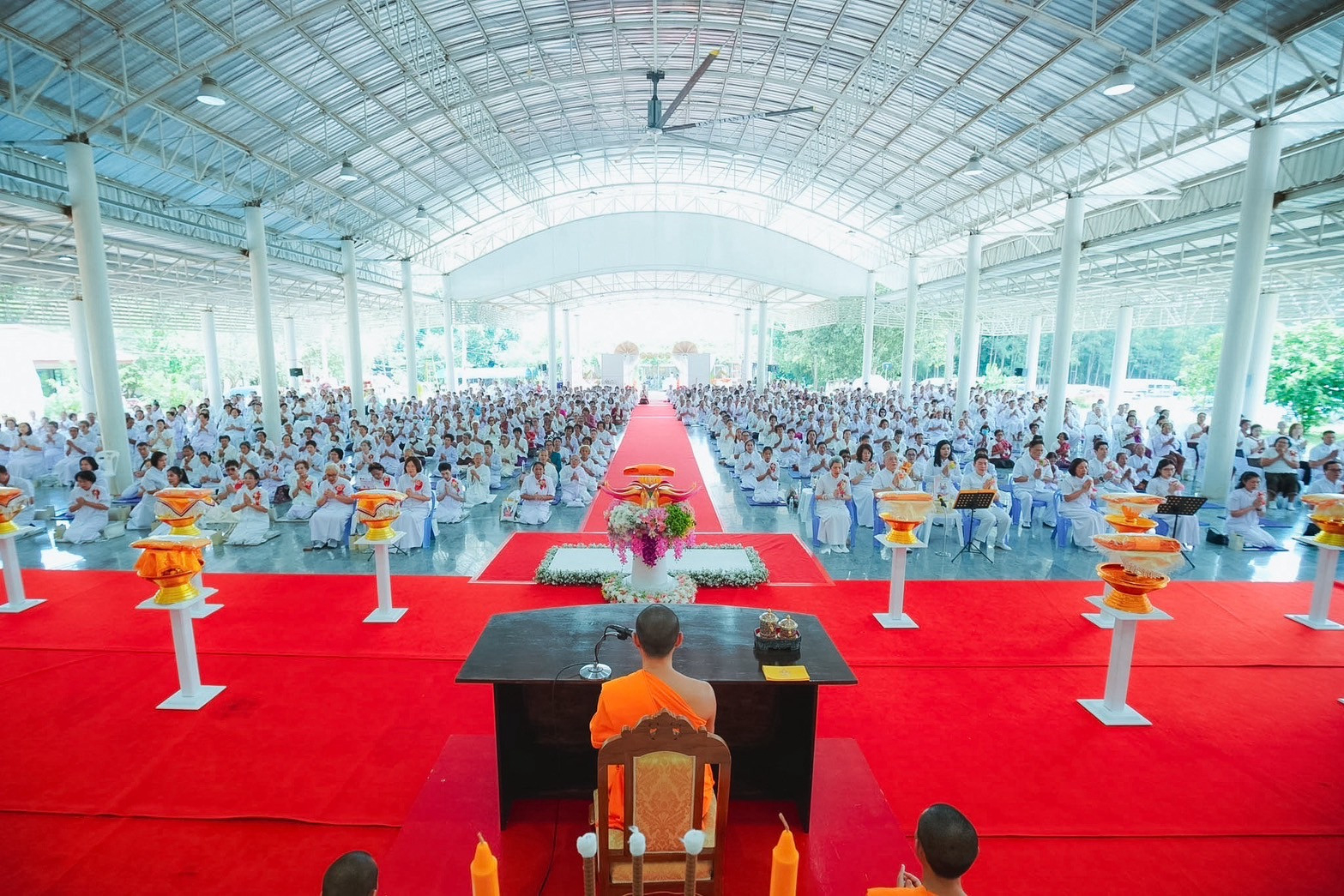 ภาพร่วมพิธีกรรมศูนย์ปฏิบัติธรรมสวนลำดวนสวรรค์