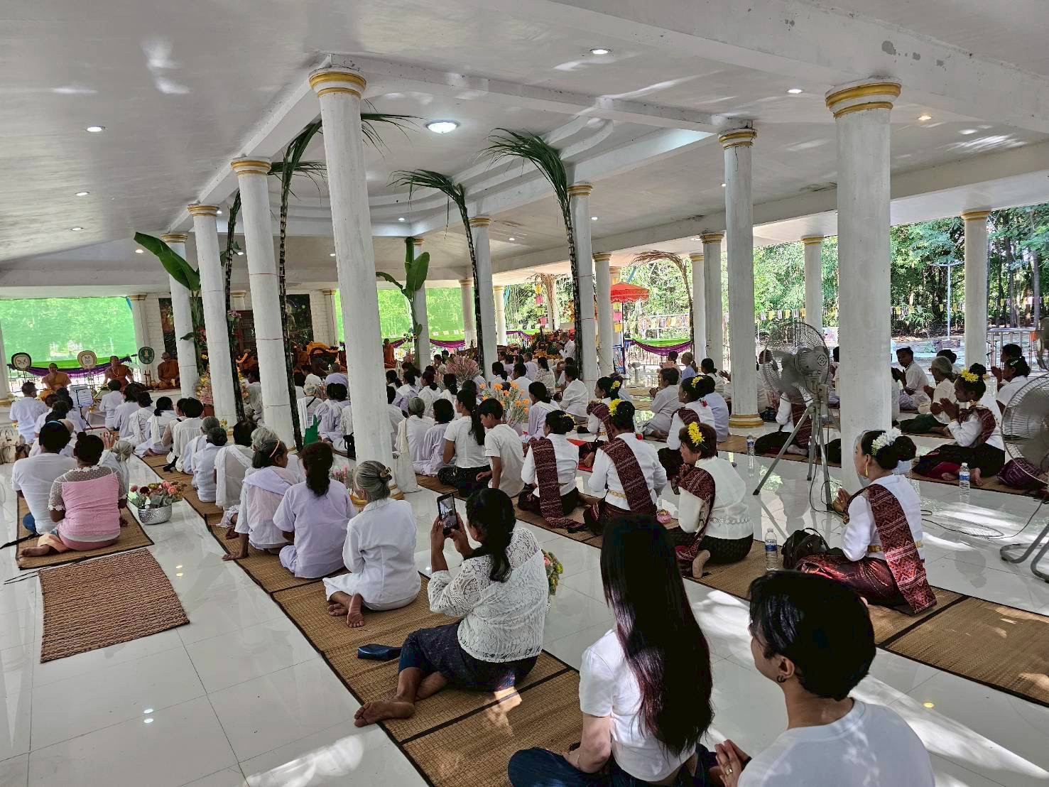 ภาพร่วมพิธีกรรมวัดมณีจอมธรรม