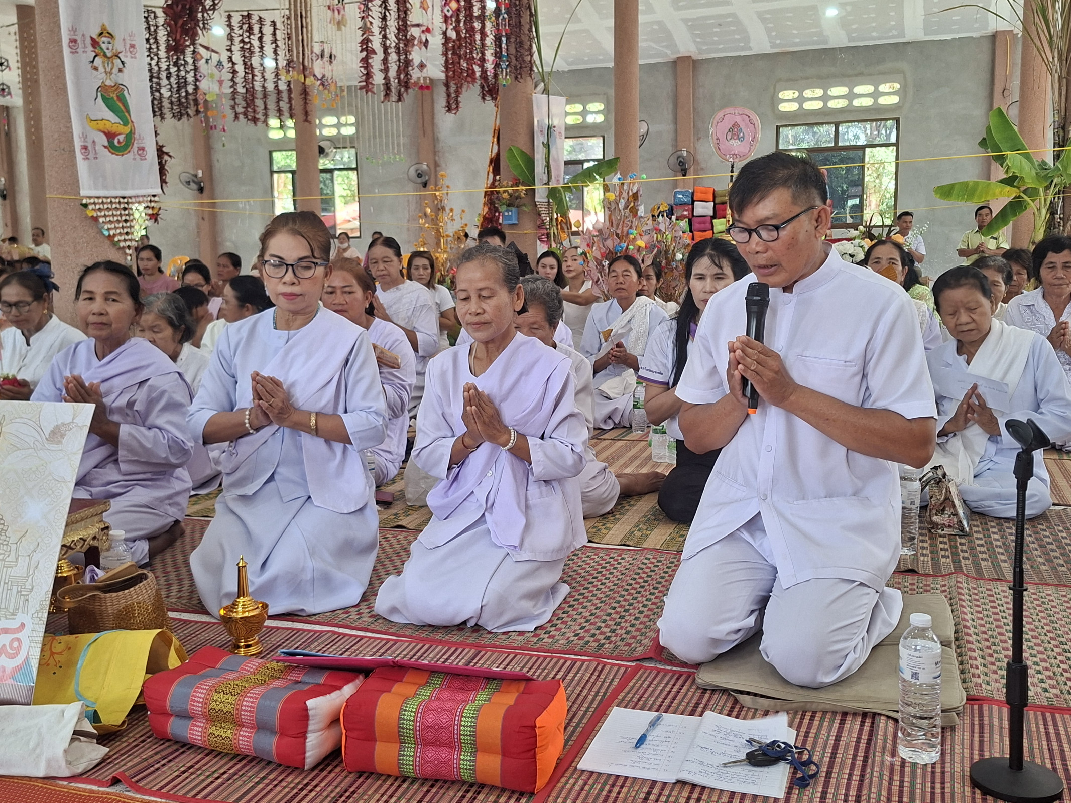 ภาพร่วมพิธีกรรมวัดศรีชมพู