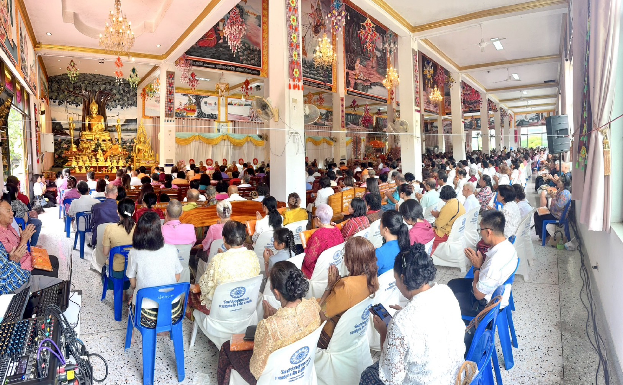 ภาพร่วมพิธีกรรมวัดสว่างสุทธาราม