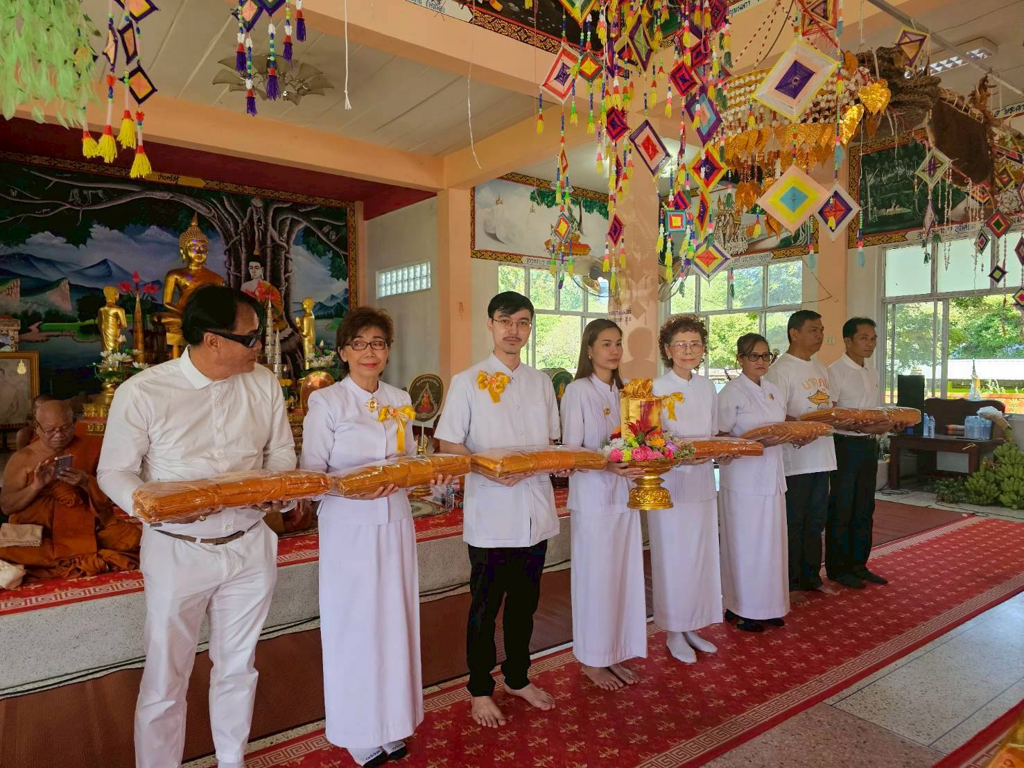 ภาพร่วมพิธีกรรมวัดโพธิ์กลาง