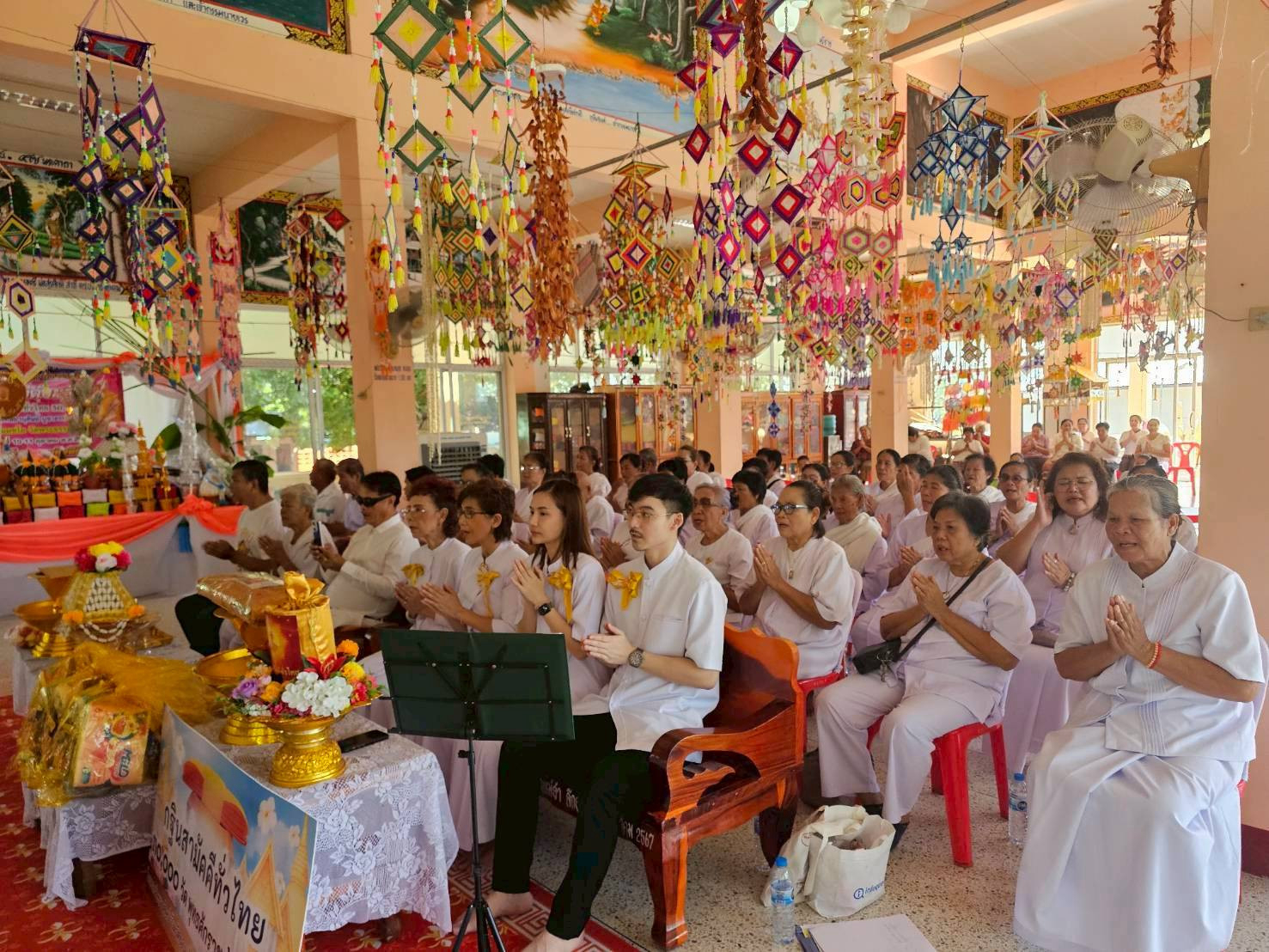 ภาพร่วมพิธีกรรมวัดโพธิ์กลาง