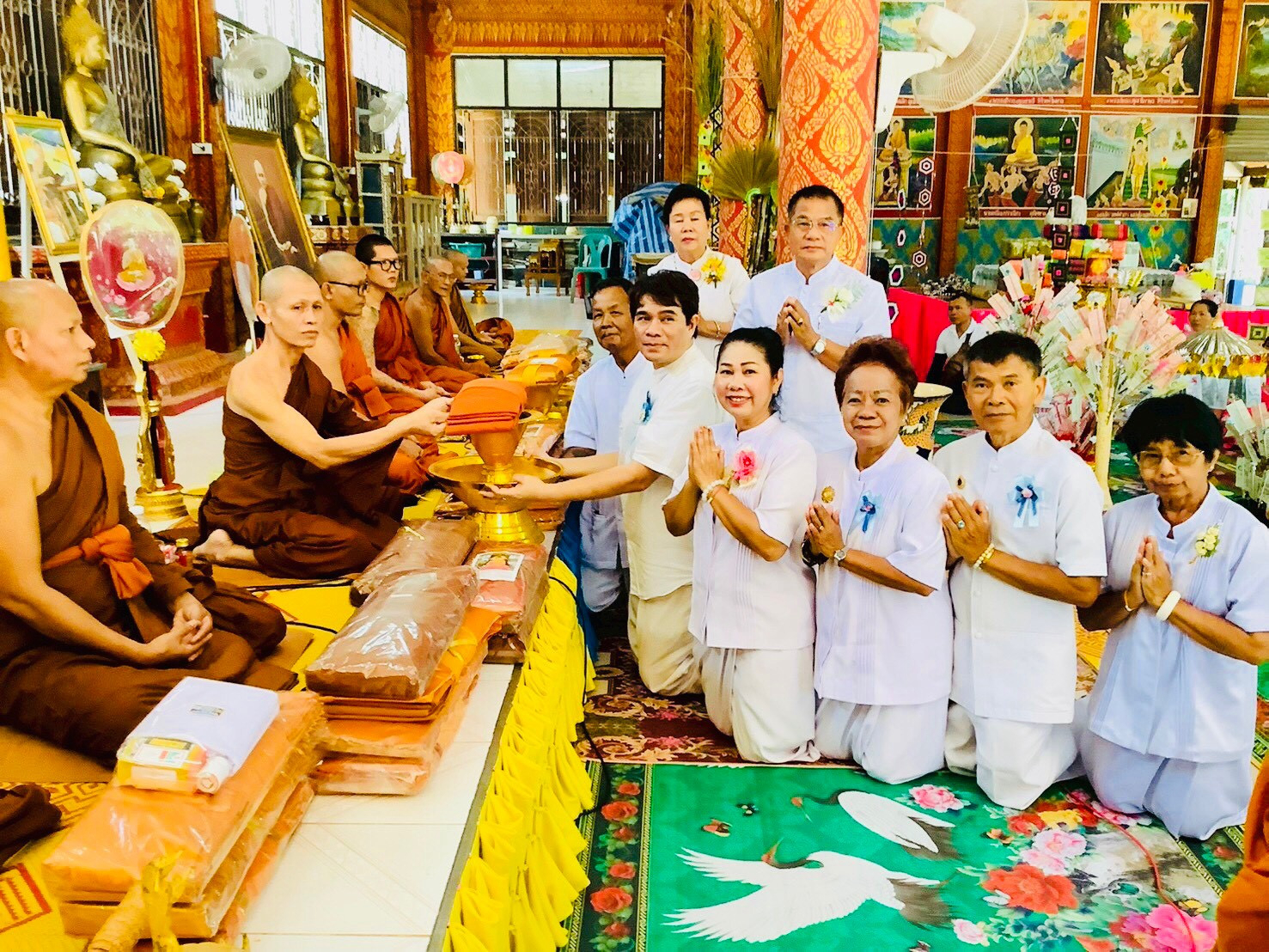 ภาพร่วมพิธีกรรมวัดพระพุทธบาทเขาน้อย