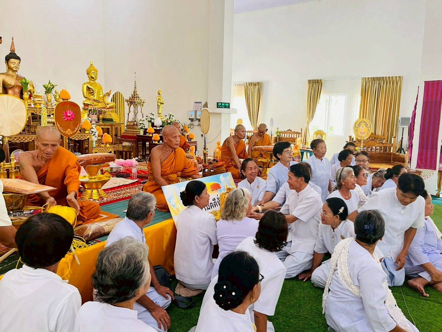 ภาพร่วมพิธีกรรมวัดสีชมพู