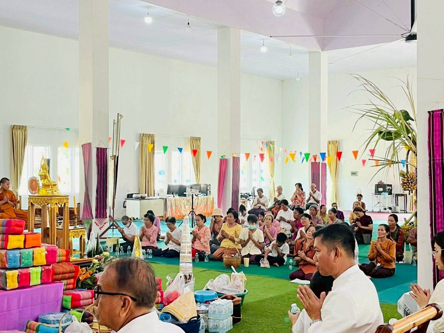 ภาพร่วมพิธีกรรมวัดสีชมพู