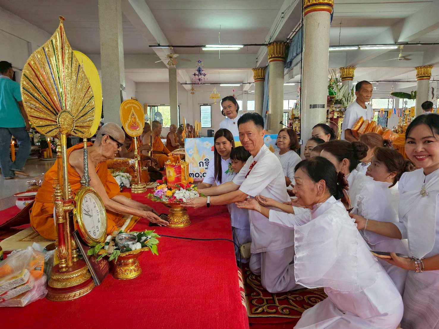 ภาพการถวายปัจจัยวัดสิทธิการาม