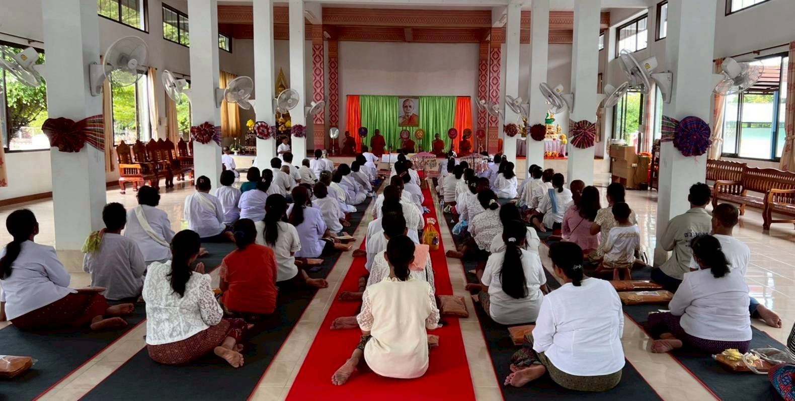 ภาพร่วมพิธีกรรมวัดอุตสาหะ