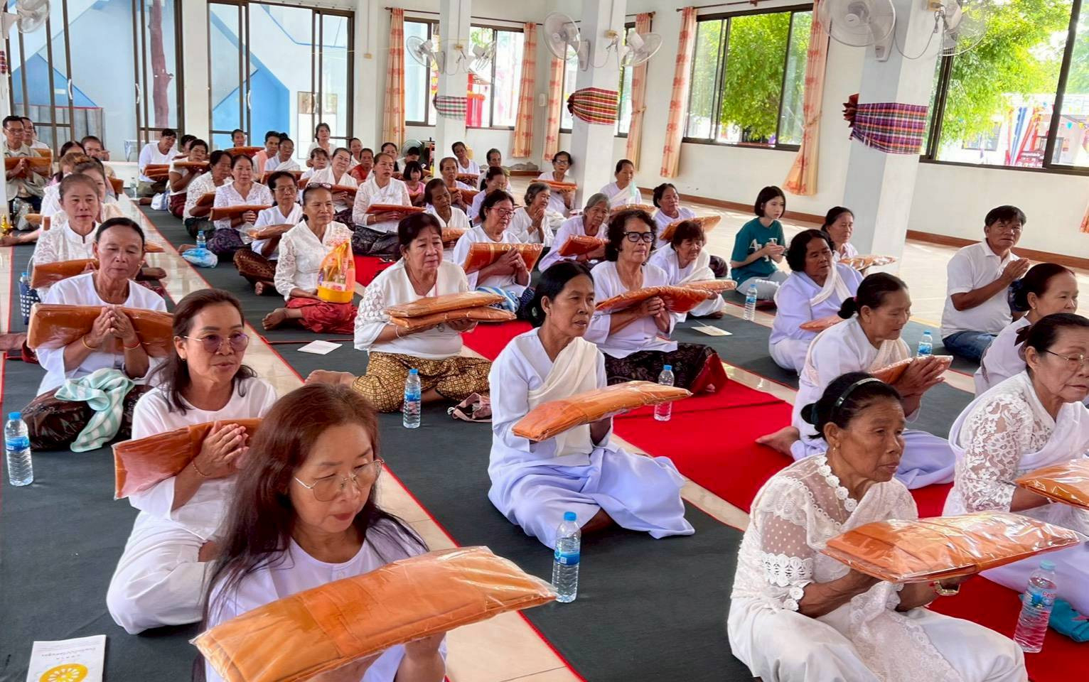 ภาพร่วมพิธีกรรมวัดอุตสาหะ