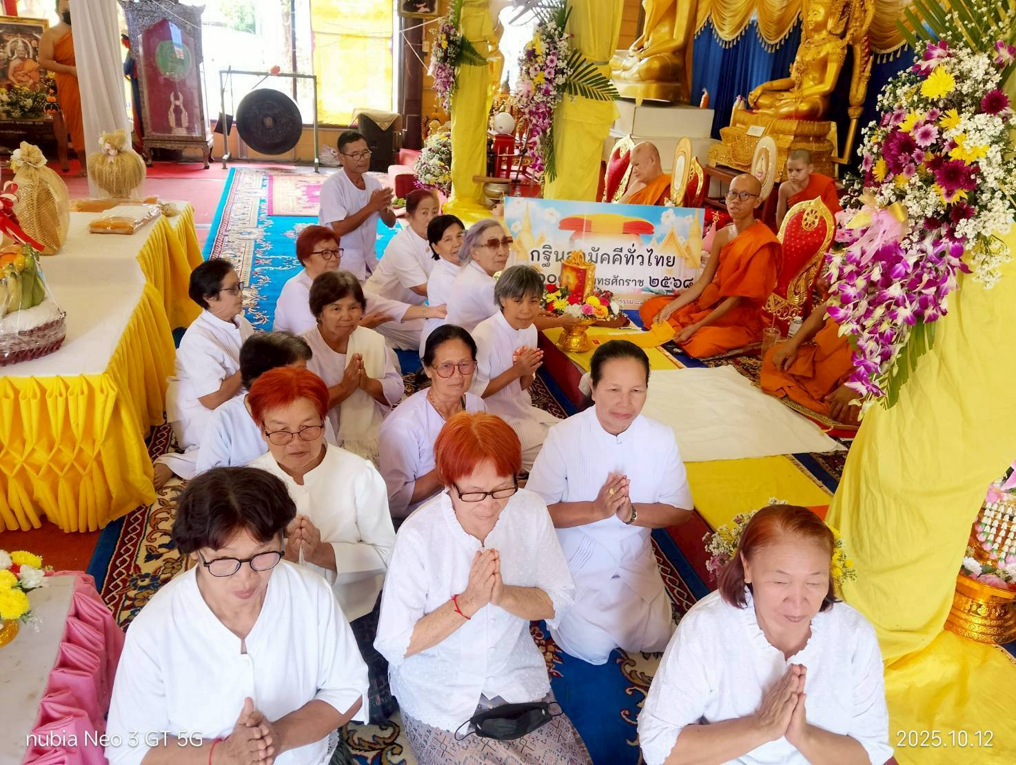 ภาพการถวายปัจจัยวัดโพธิ์เลียบ