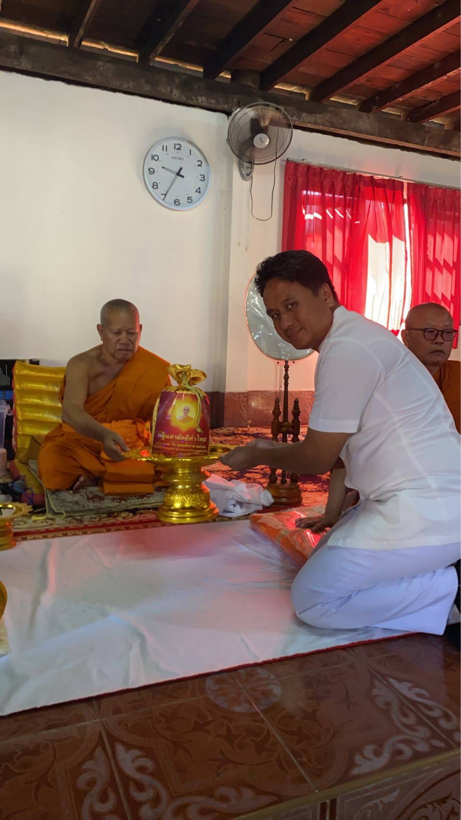 ภาพการถวายปัจจัยวัดกุศลนารี