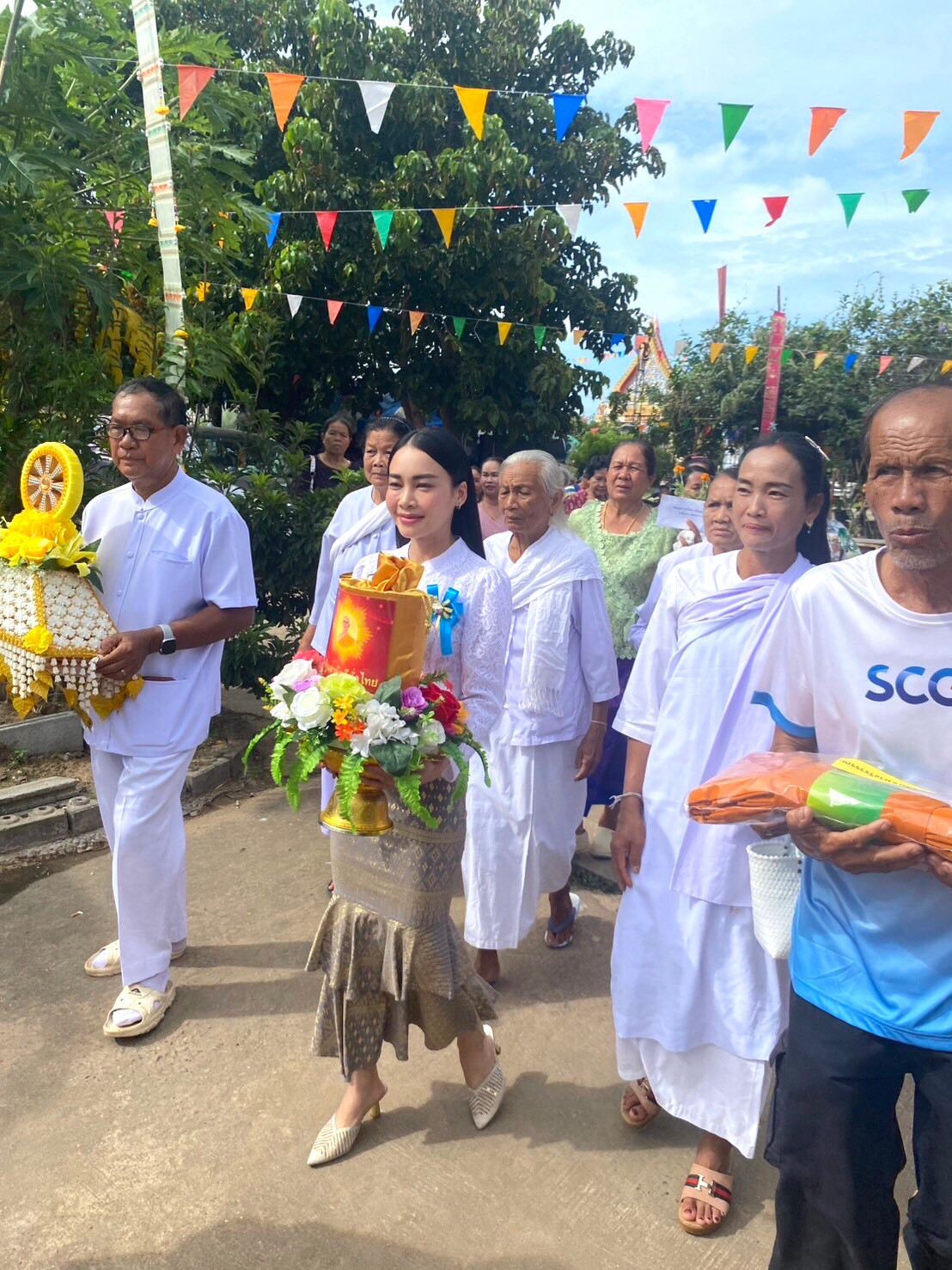 ภาพร่วมพิธีกรรมวัดสว่างวนาราม