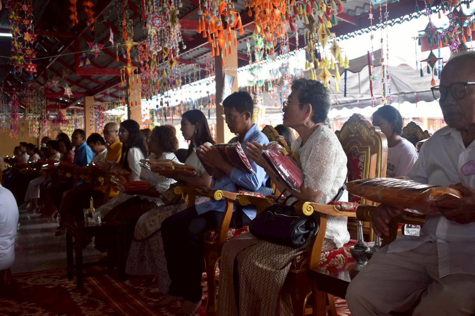 ภาพร่วมพิธีกรรมวัดแจ้งสว่างนอก