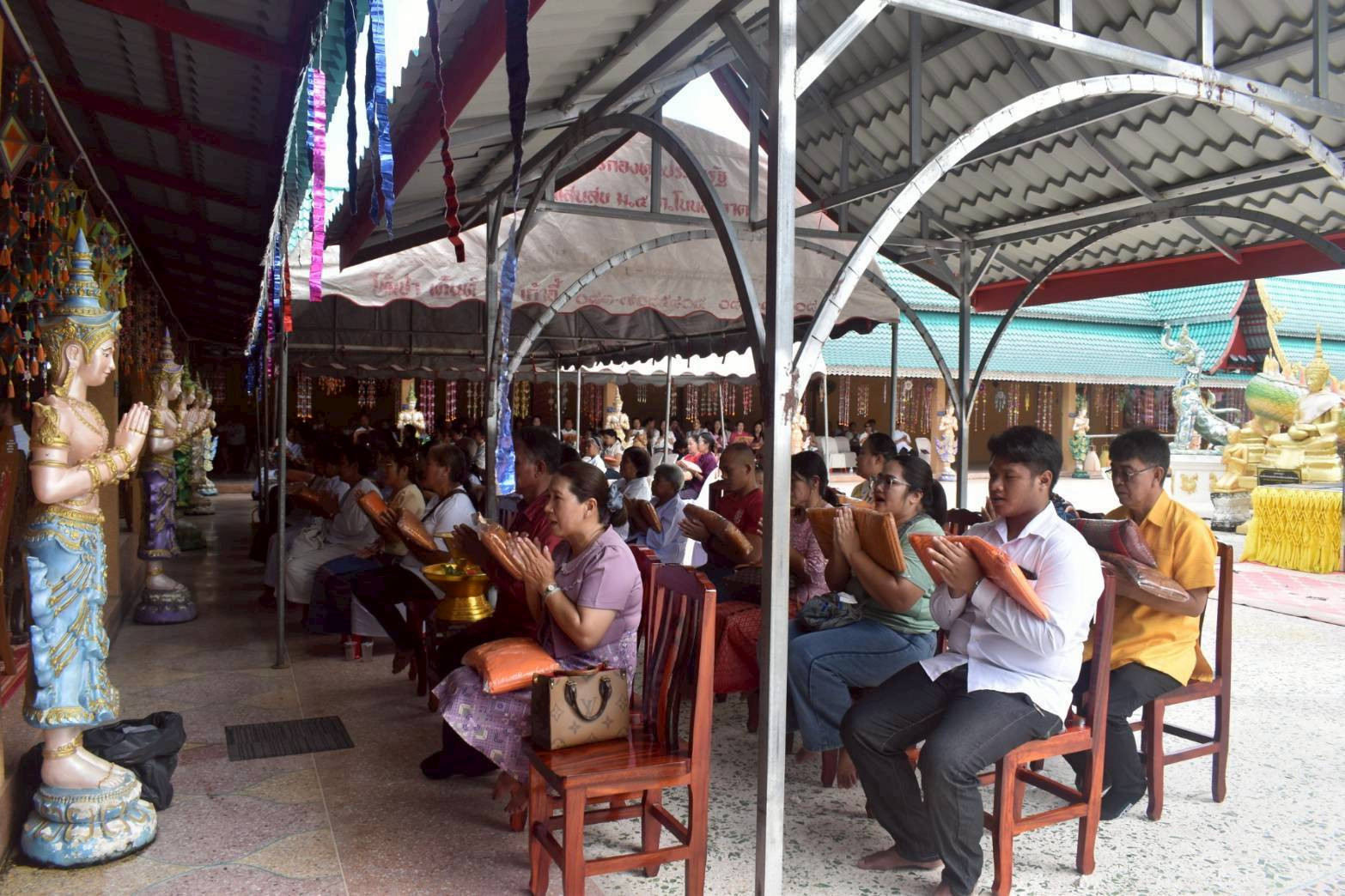 ภาพร่วมพิธีกรรมวัดแจ้งสว่างนอก