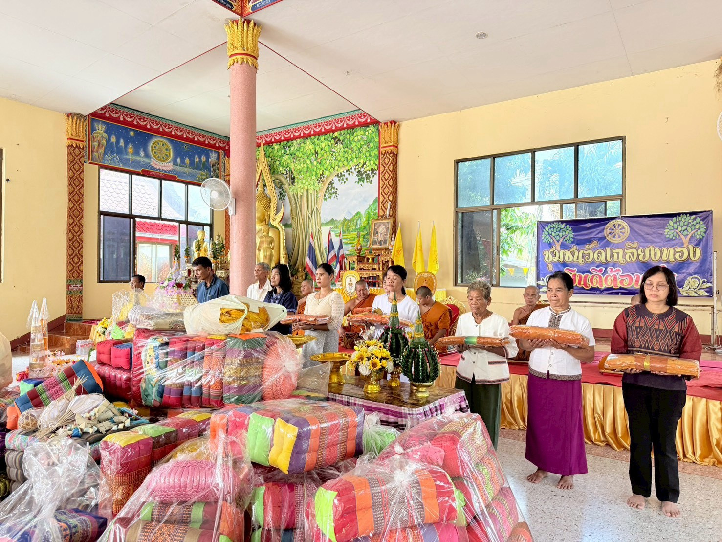 ภาพร่วมพิธีกรรมวัดเฉลียงทอง