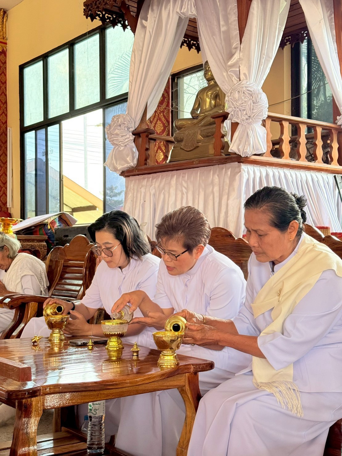 ภาพร่วมพิธีกรรมวัดเฉลียงทอง