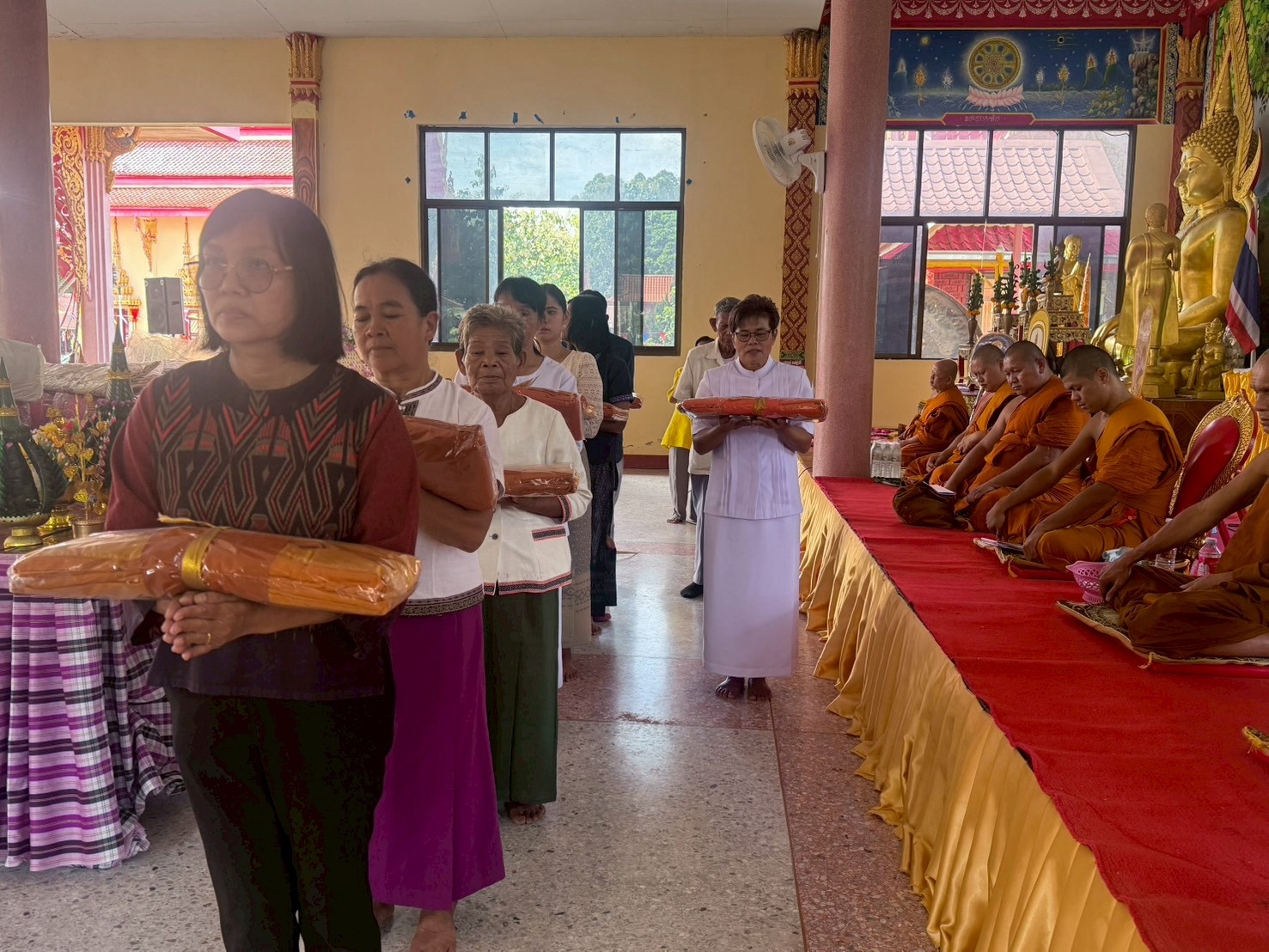 ภาพร่วมพิธีกรรมวัดเฉลียงทอง