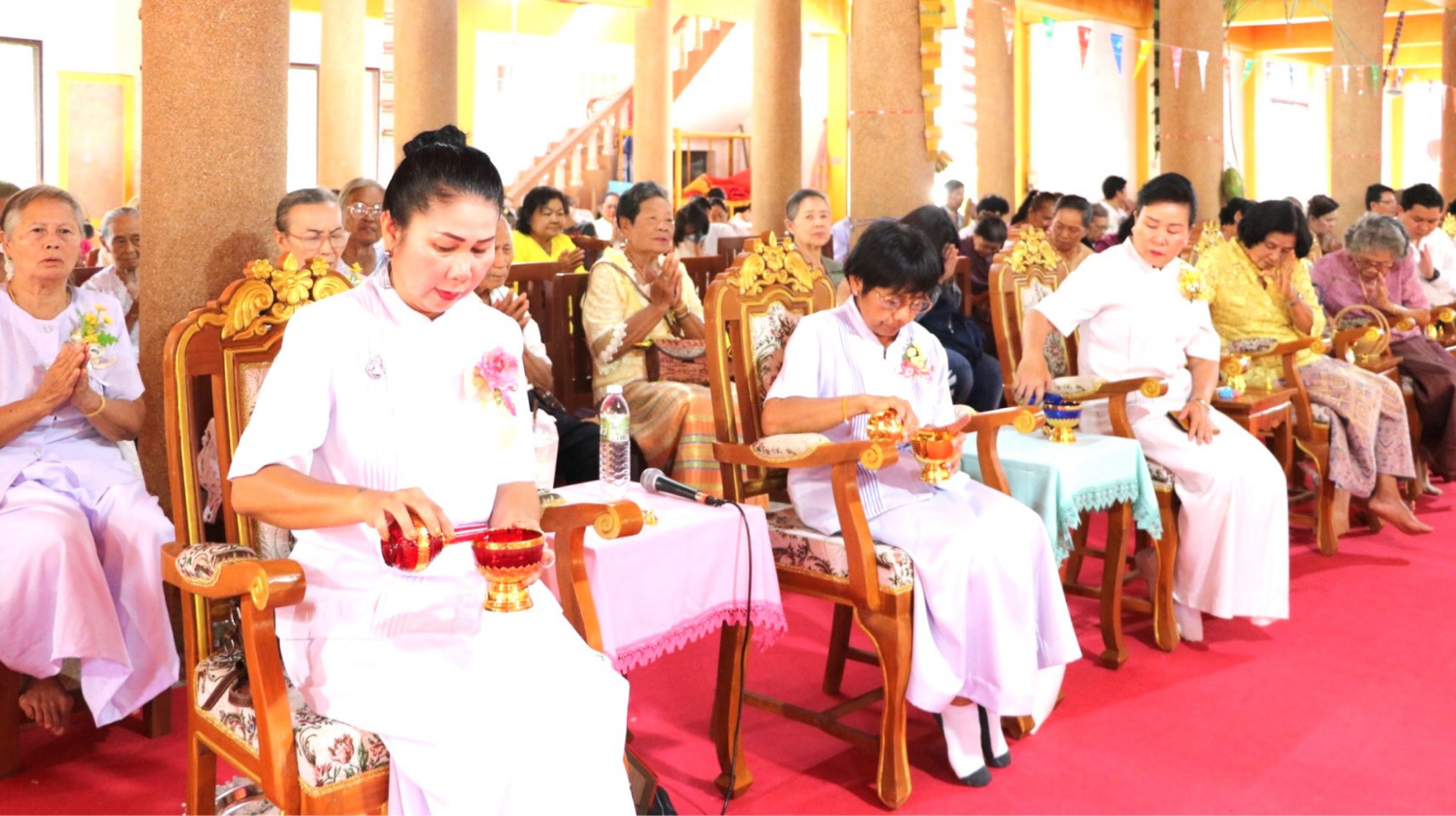 ภาพร่วมพิธีกรรมวัดหนองกุง