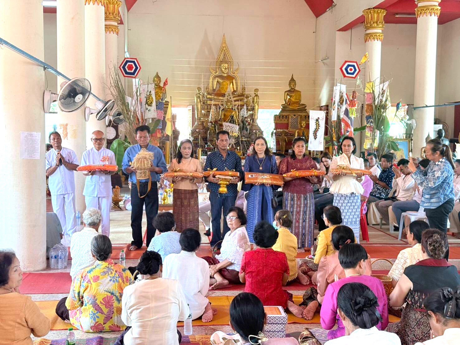 ภาพร่วมพิธีกรรมวัดสว่างแวงฮี