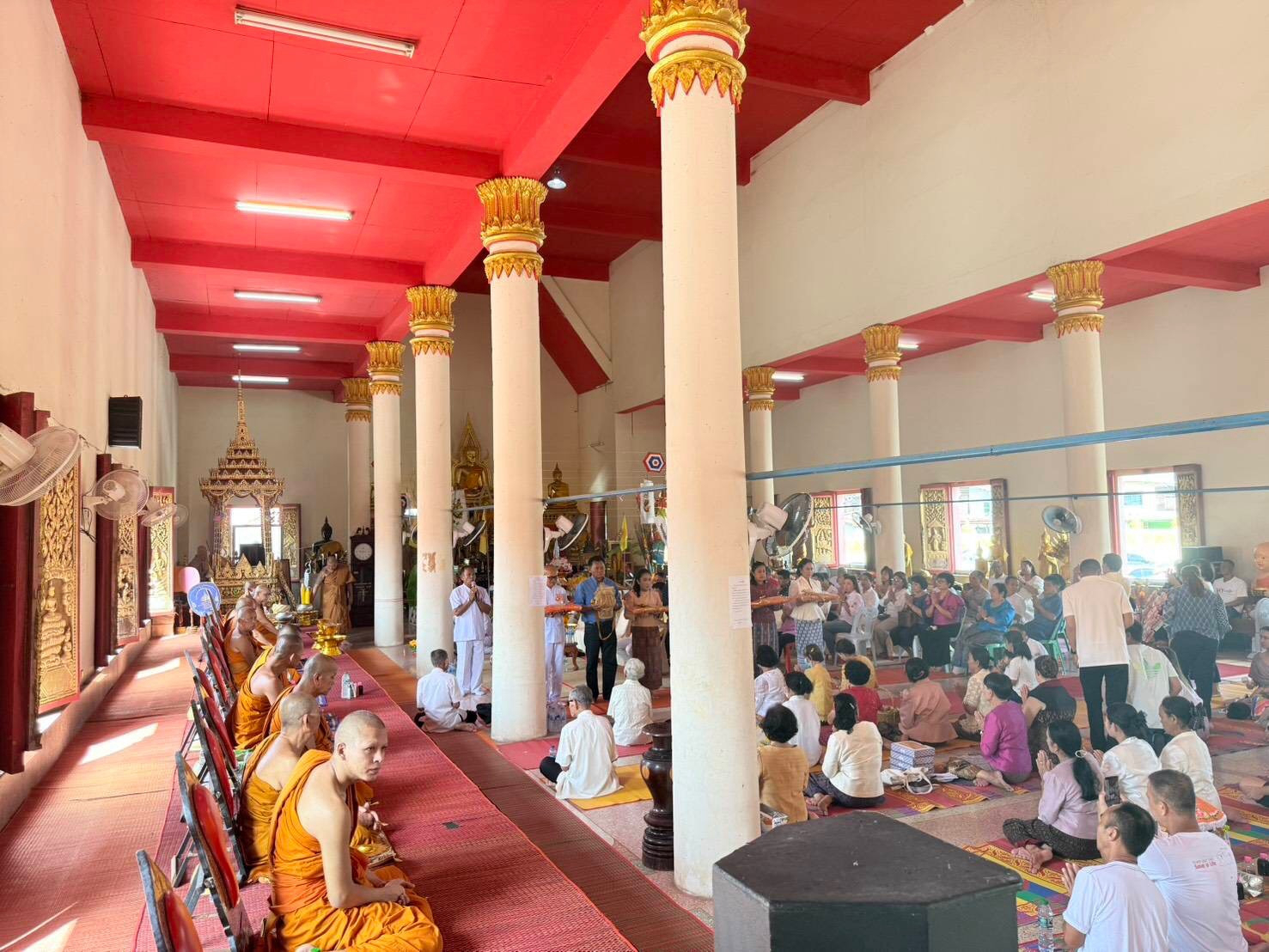 ภาพร่วมพิธีกรรมวัดสว่างแวงฮี