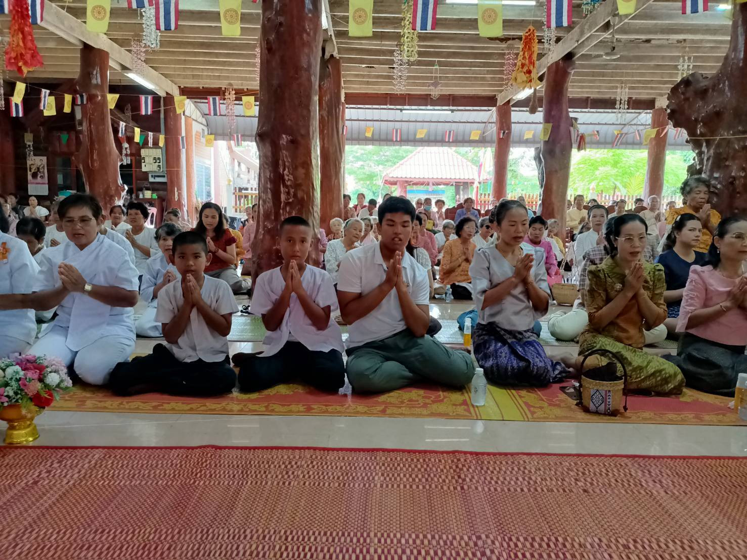 ภาพร่วมพิธีกรรมวัดสระเกษ