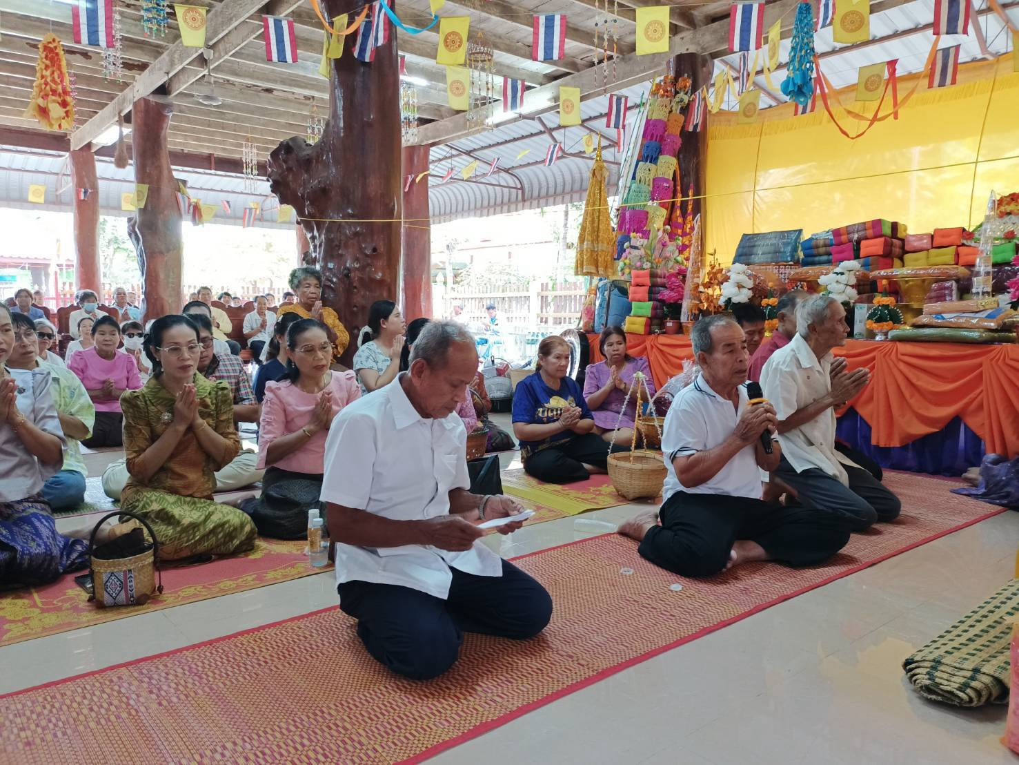 ภาพร่วมพิธีกรรมวัดสระเกษ