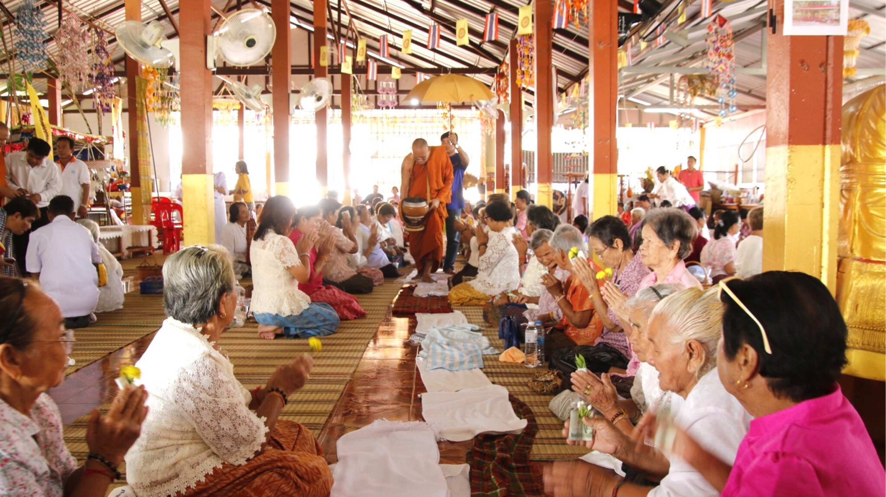 ภาพร่วมพิธีกรรมวัดสุริยะสว่าง