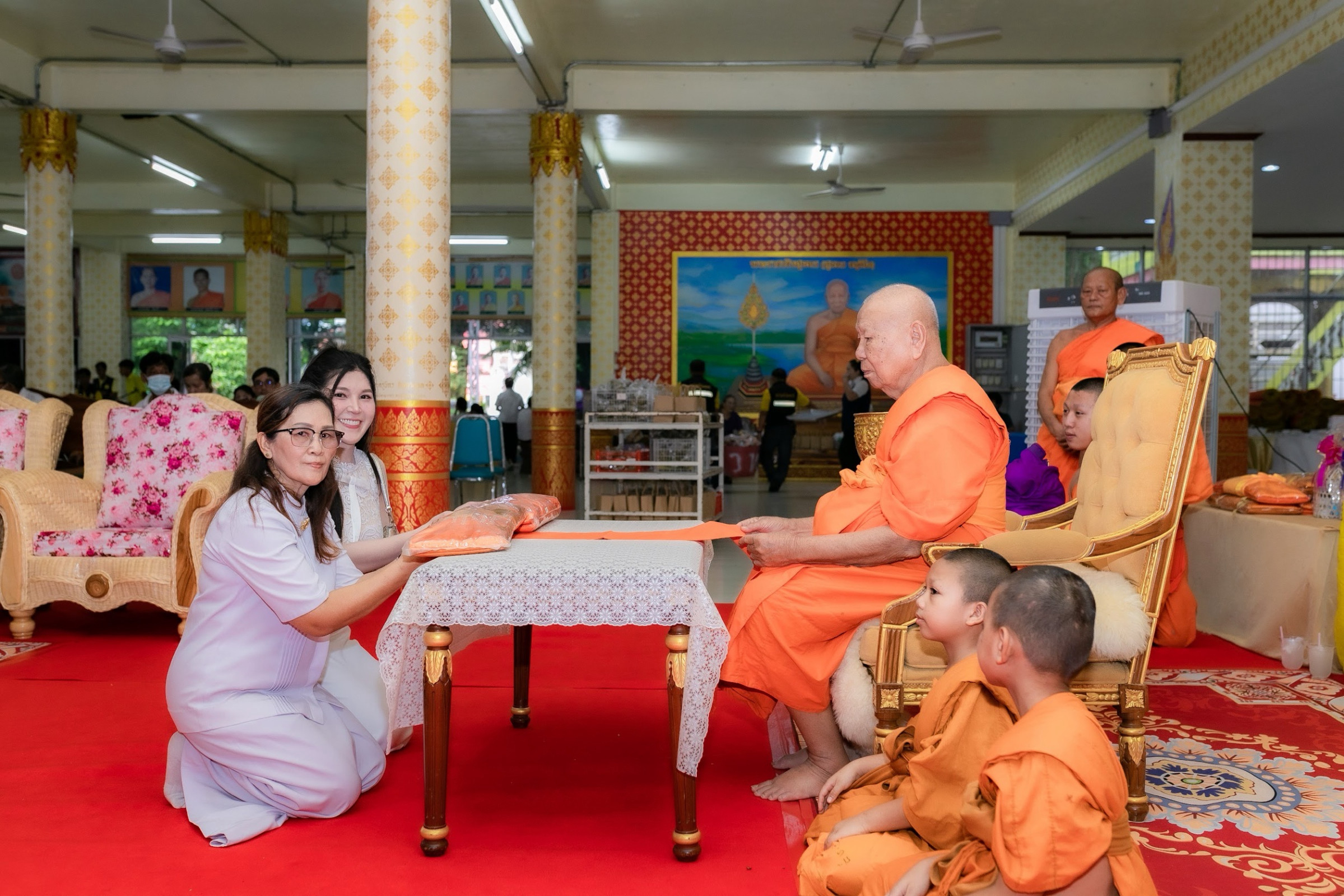 ภาพร่วมพิธีกรรมวัดท่าพระเจริญพรต