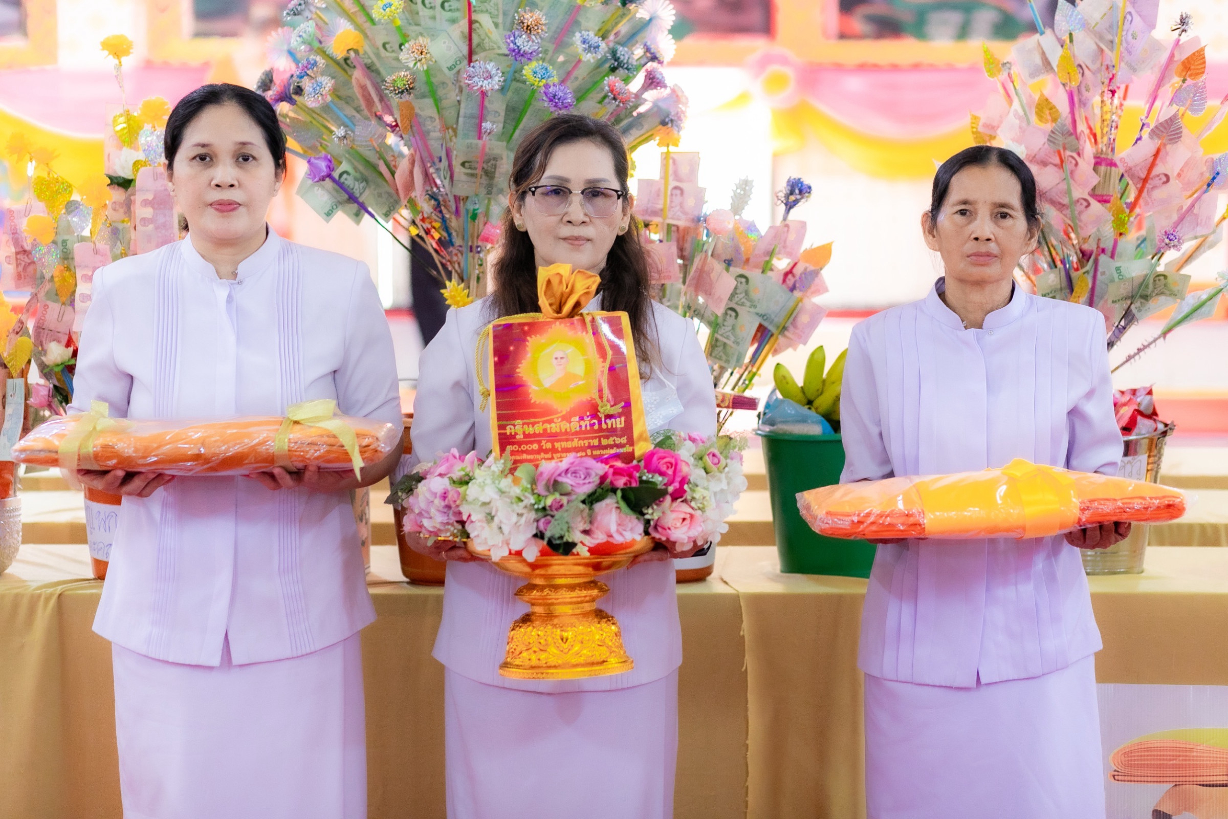 ภาพร่วมพิธีกรรมวัดท่าพระเจริญพรต