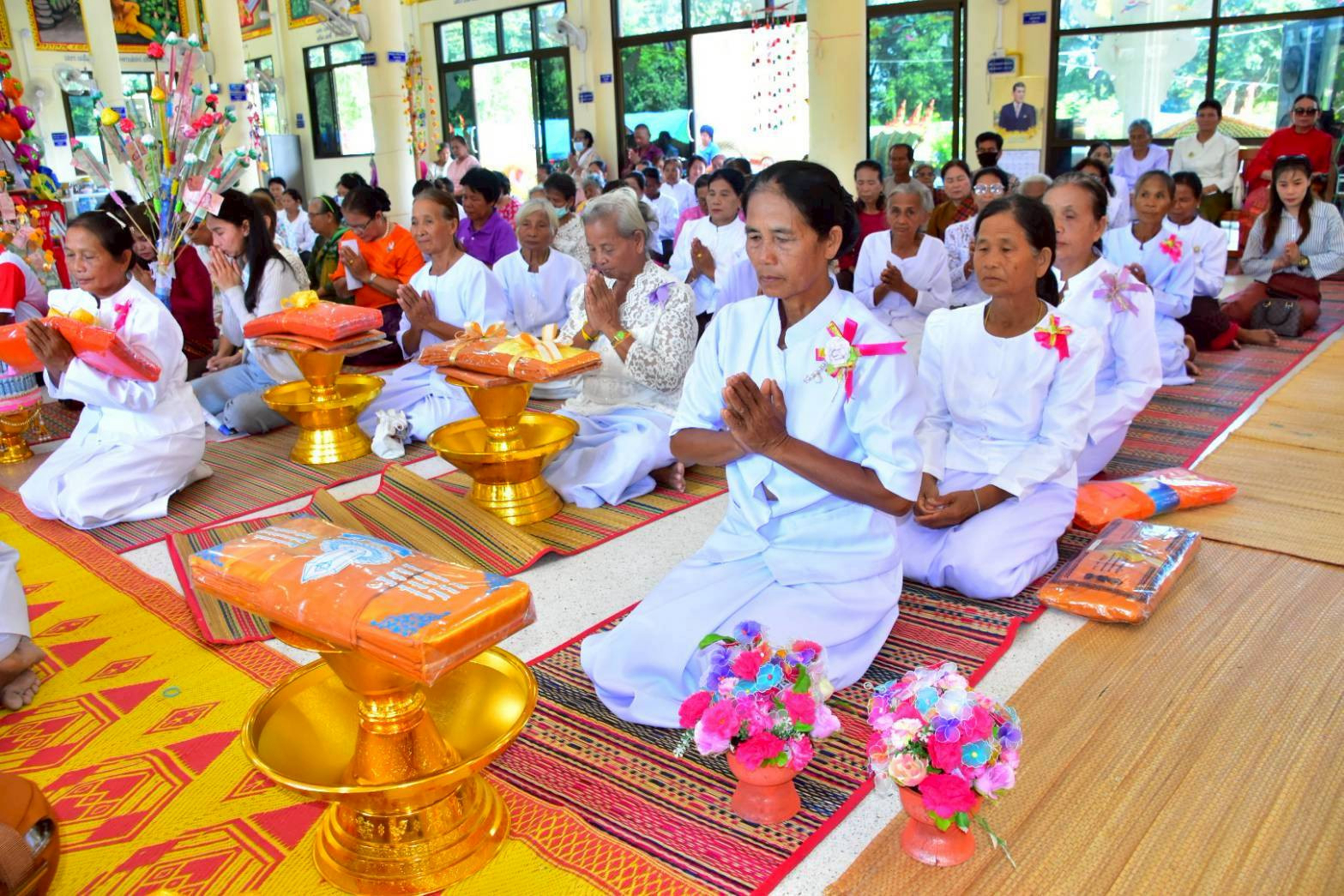 ภาพร่วมพิธีกรรมวัดรัตนมงคล
