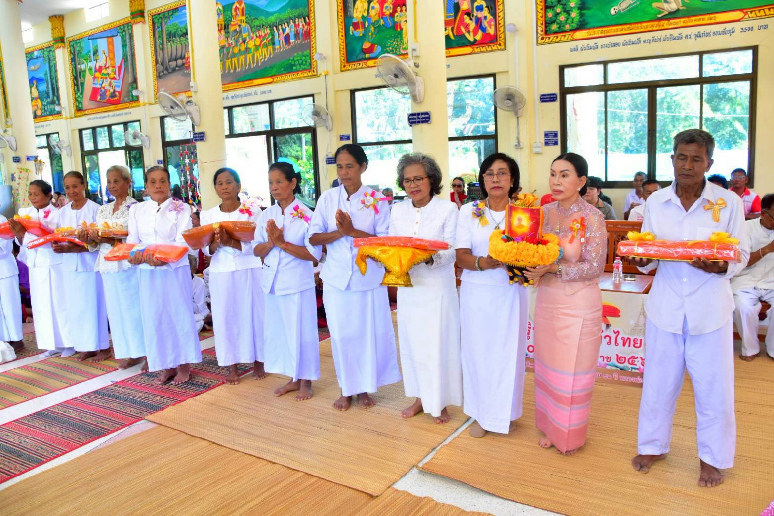 ภาพร่วมพิธีกรรมวัดรัตนมงคล