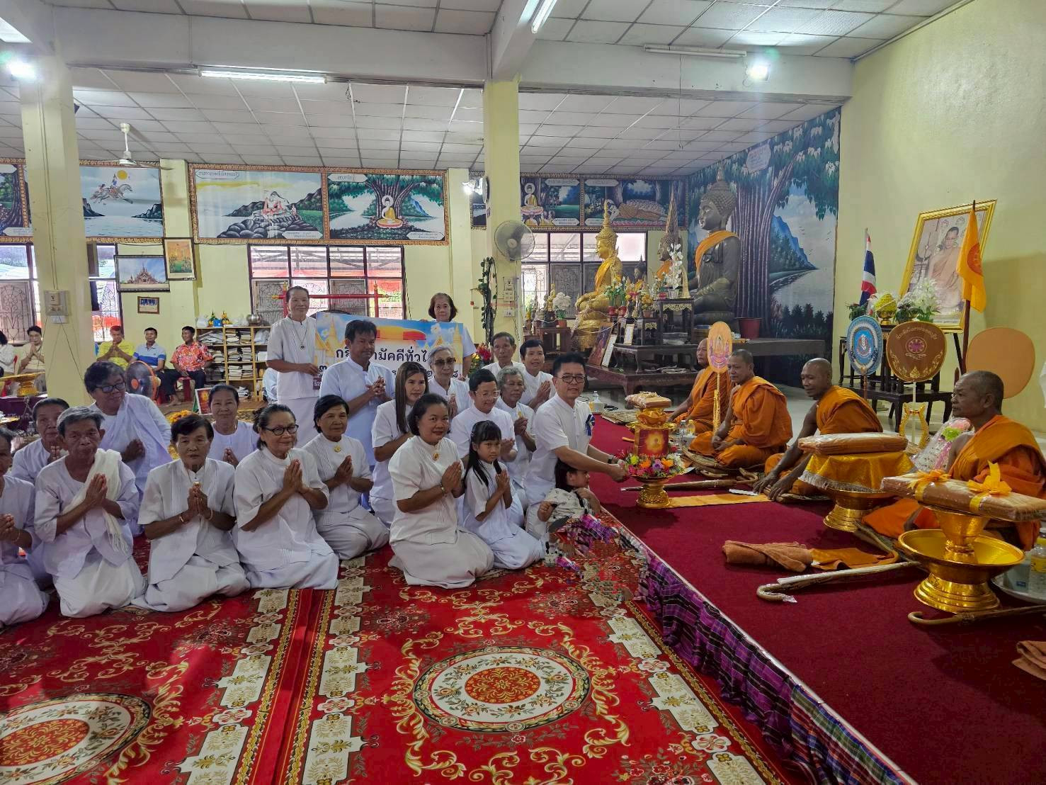 ภาพการถวายปัจจัยวัดโพธิ์ศรี