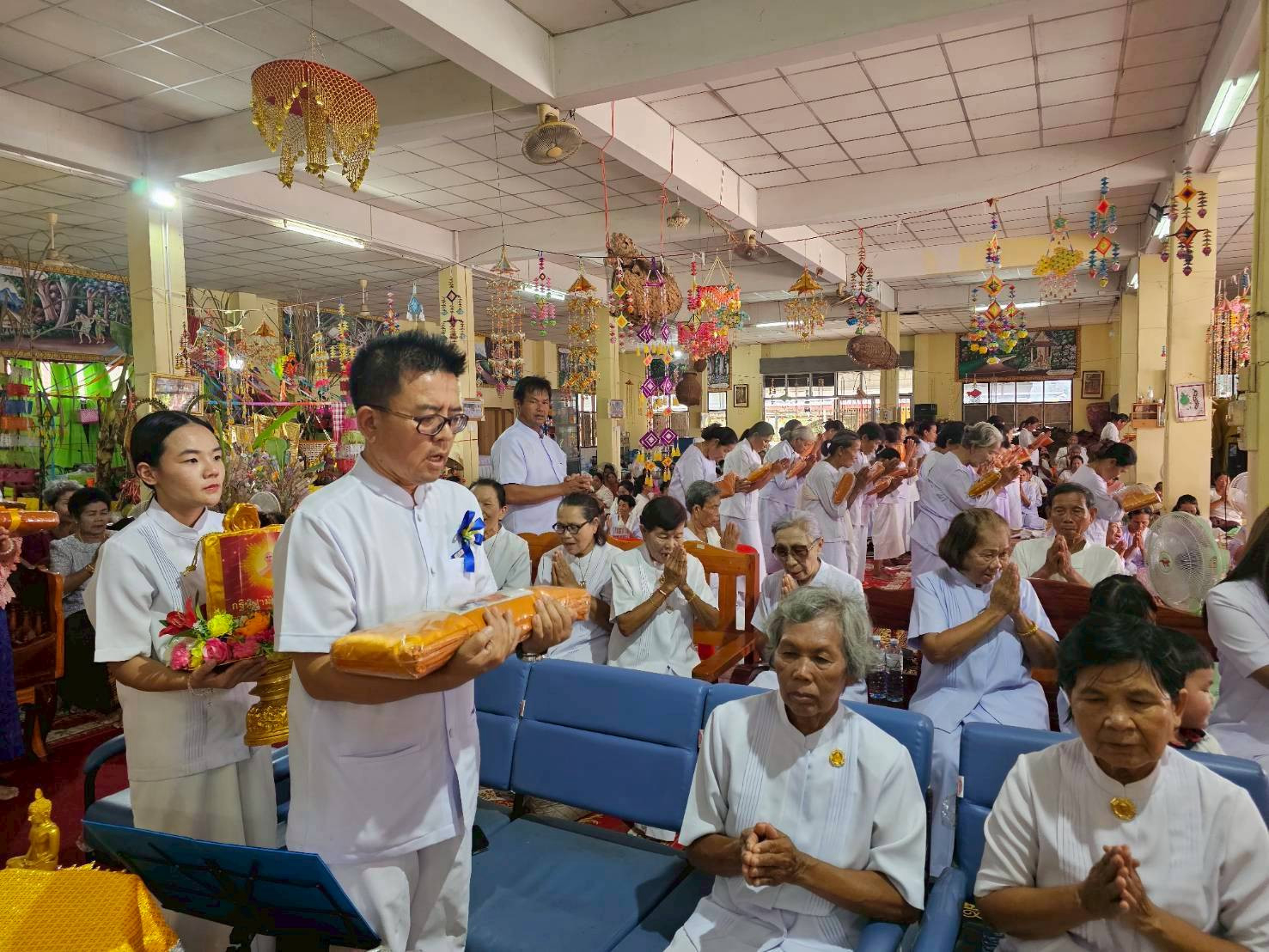ภาพร่วมพิธีกรรมวัดโพธิ์ศรี