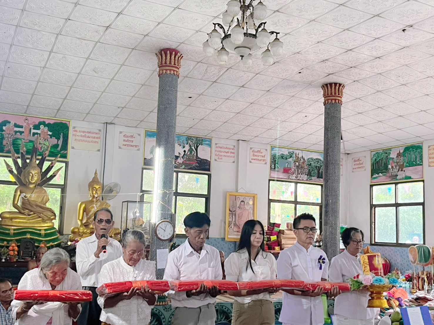 ภาพร่วมพิธีกรรมวัดแท่นศิลา