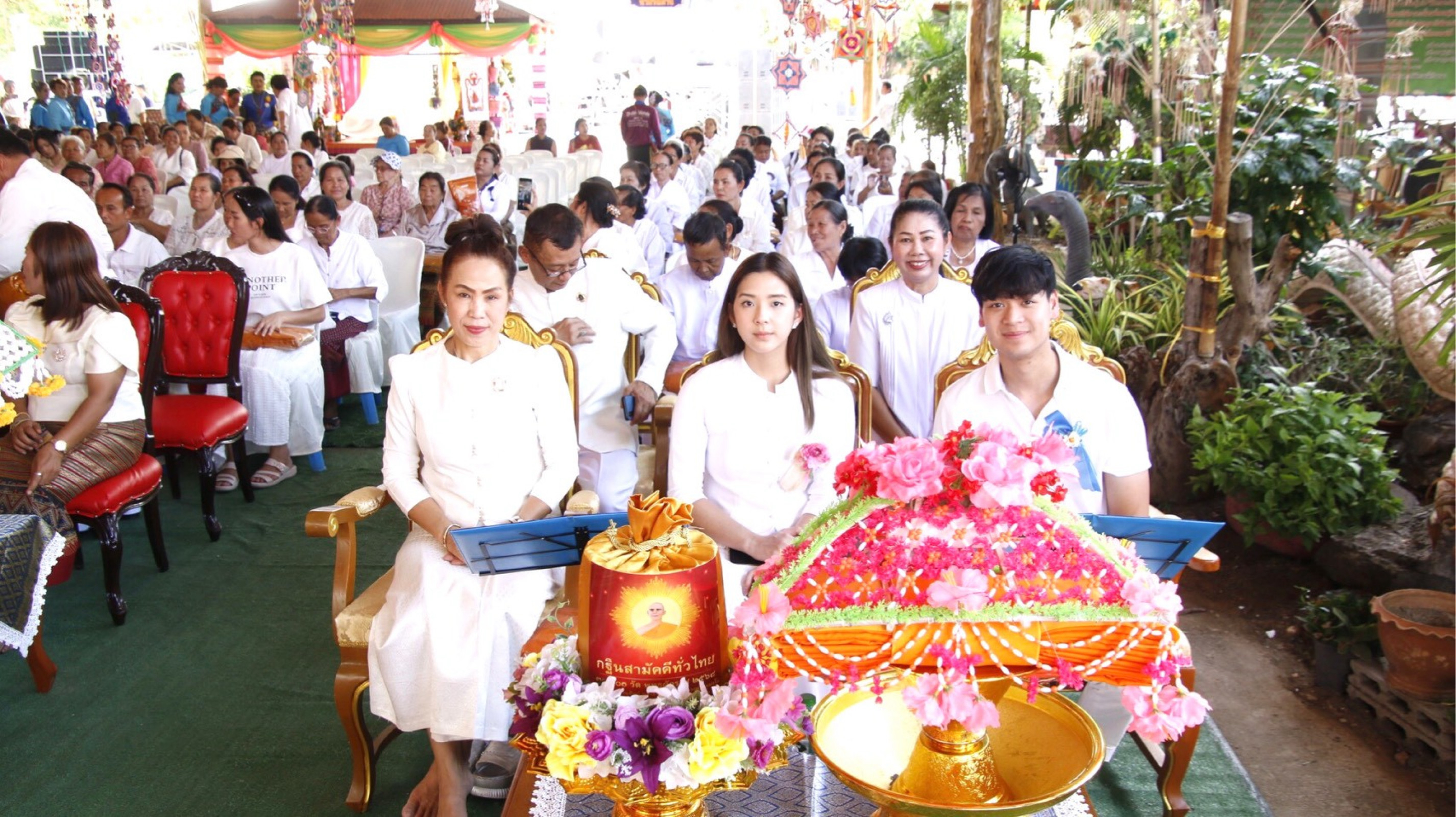 ภาพร่วมพิธีกรรมวัดสว่างแสงอรุณ